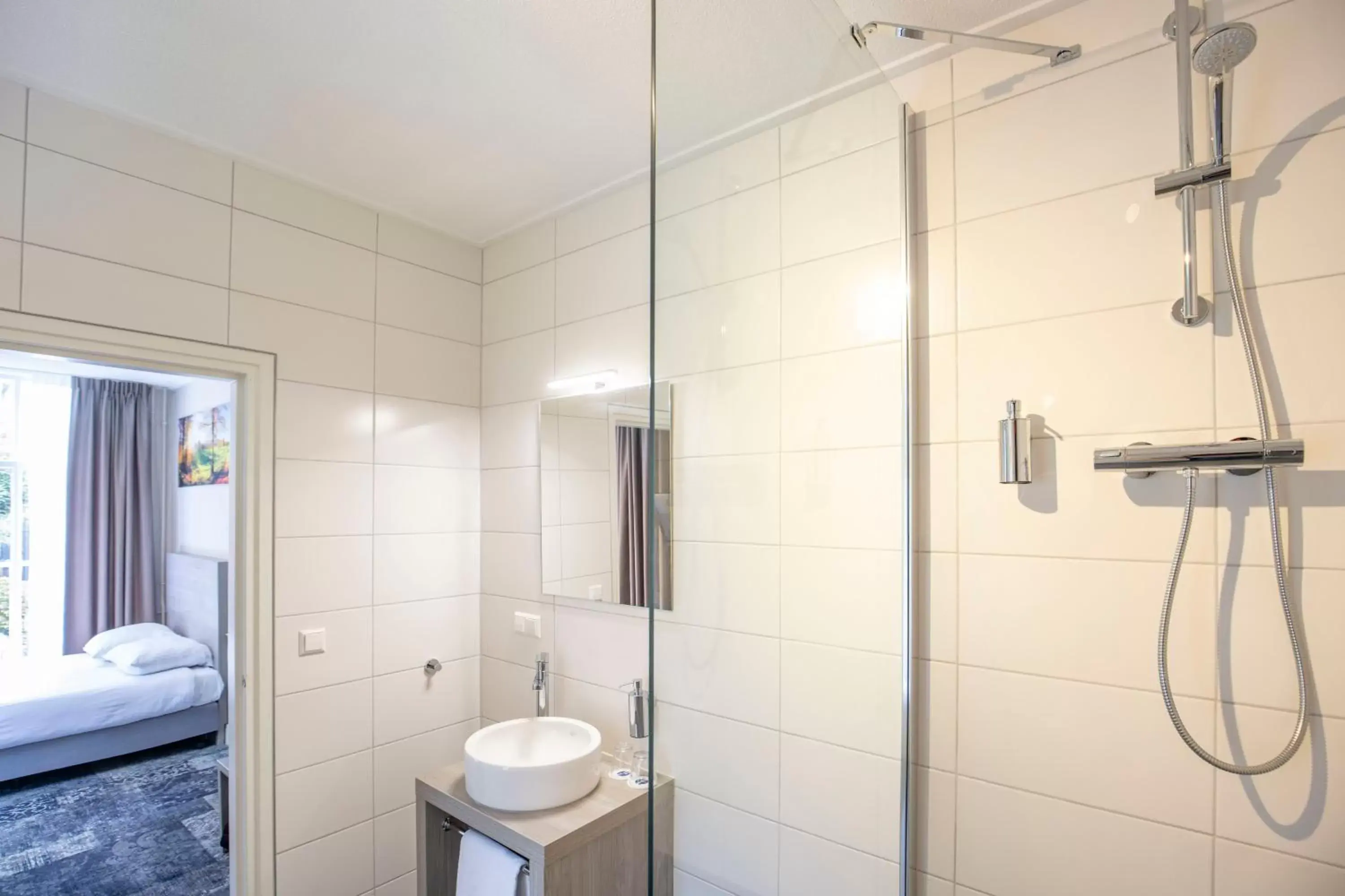 Shower, Bathroom in Fletcher Hotel Landgoed Huis te Eerbeek