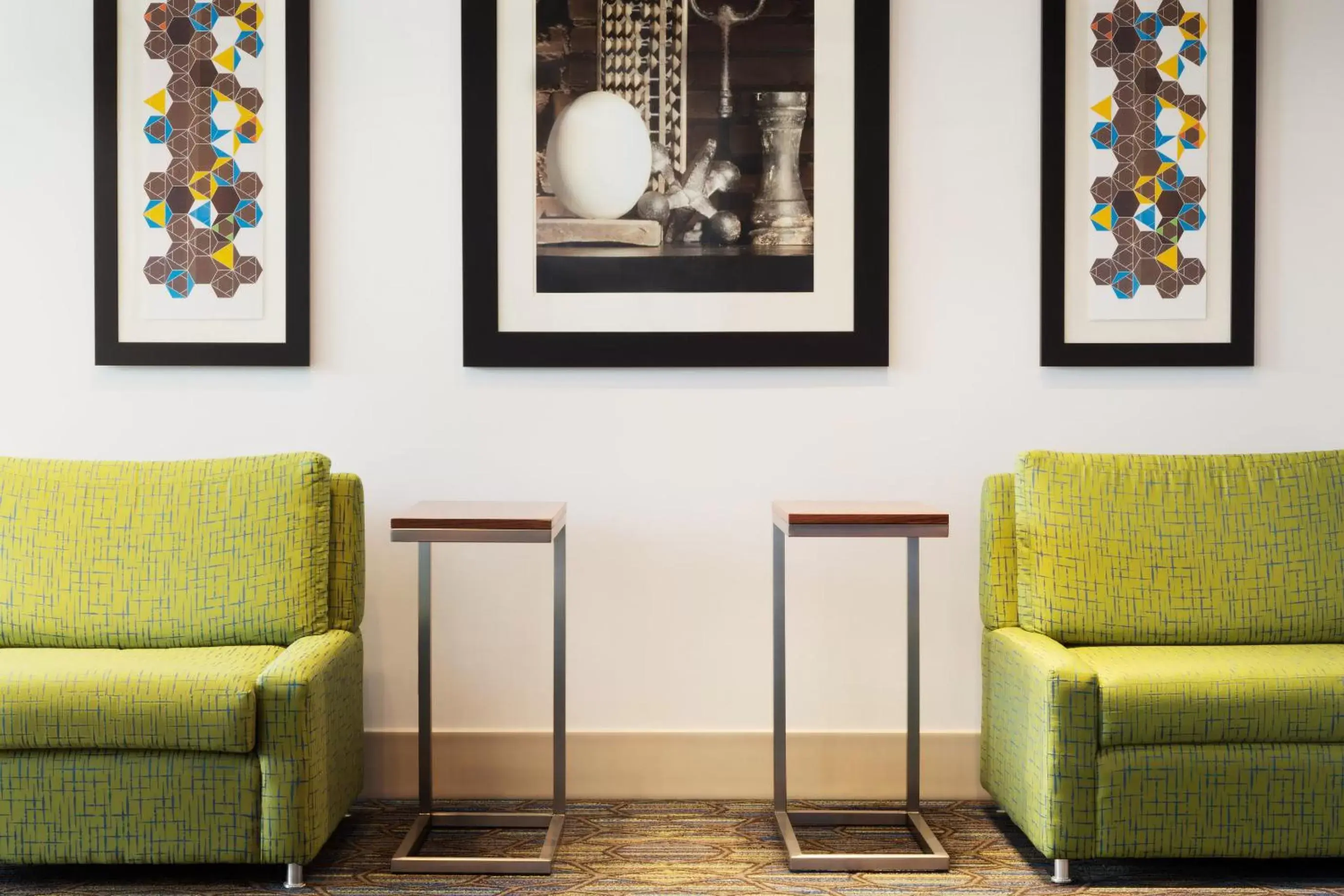 Seating Area in Holiday Inn Express & Suites - Yorkville, an IHG Hotel