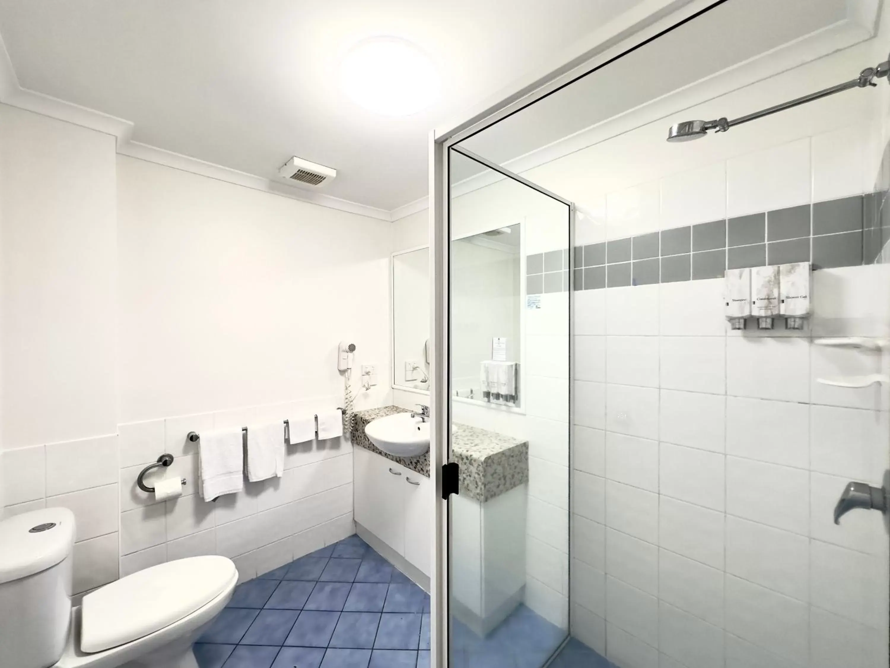 Bathroom in Mackay Resort Motel
