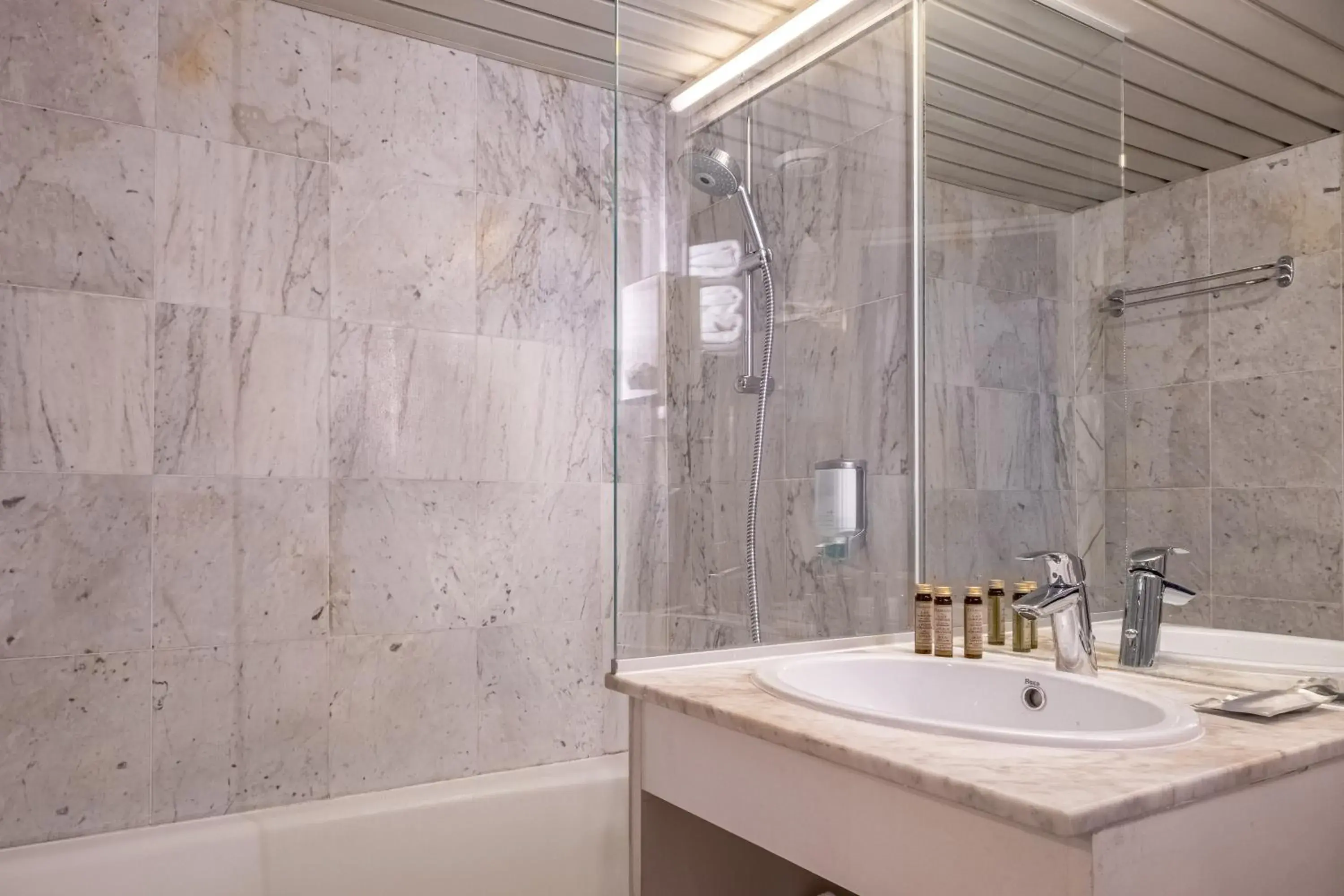 Double or Twin Room in Hôtel Baudelaire Opéra Double or Twin Room in Hôtel Baudelaire Opéra