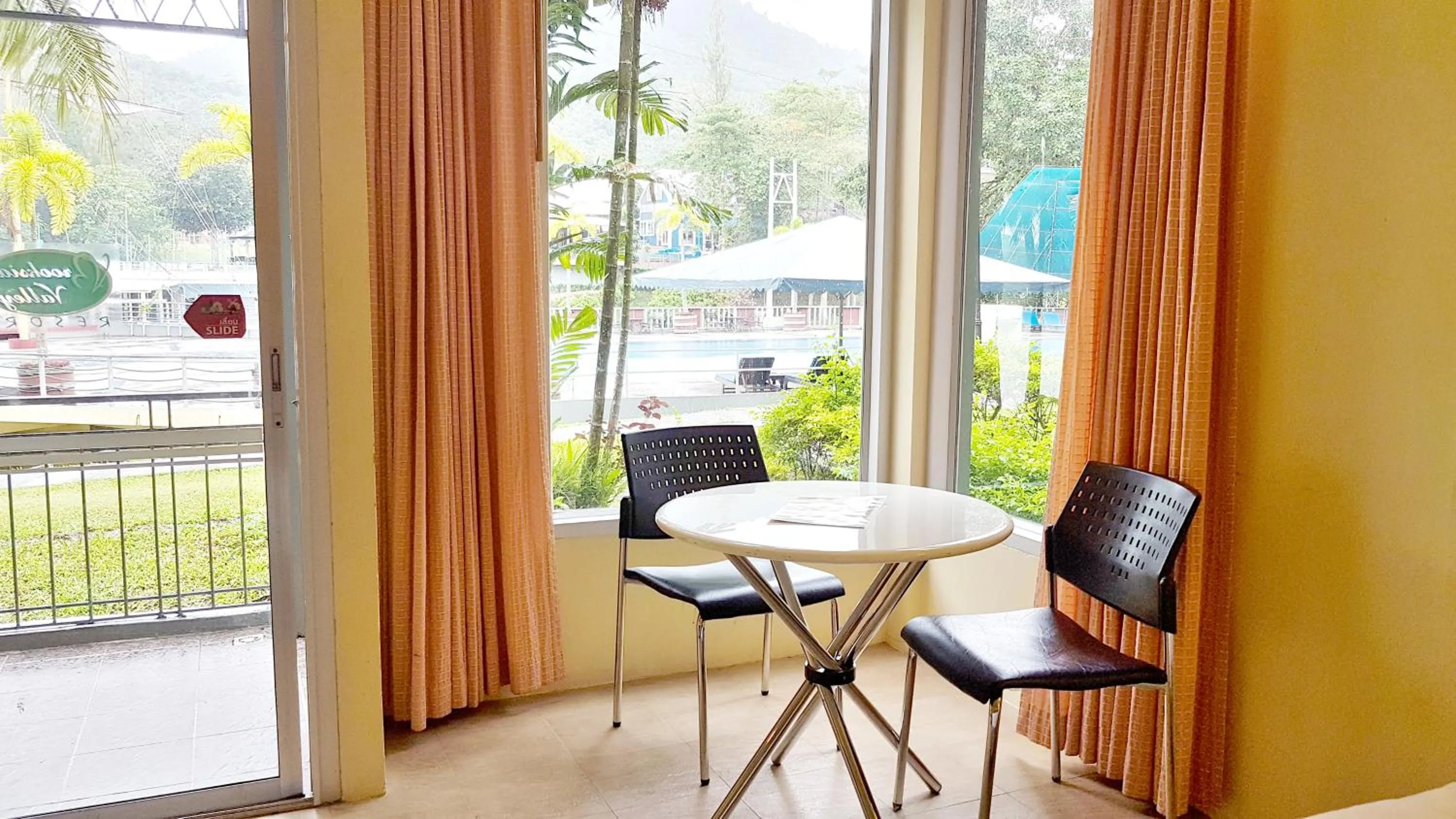 Photo of the whole room in Brookside Valley Resort