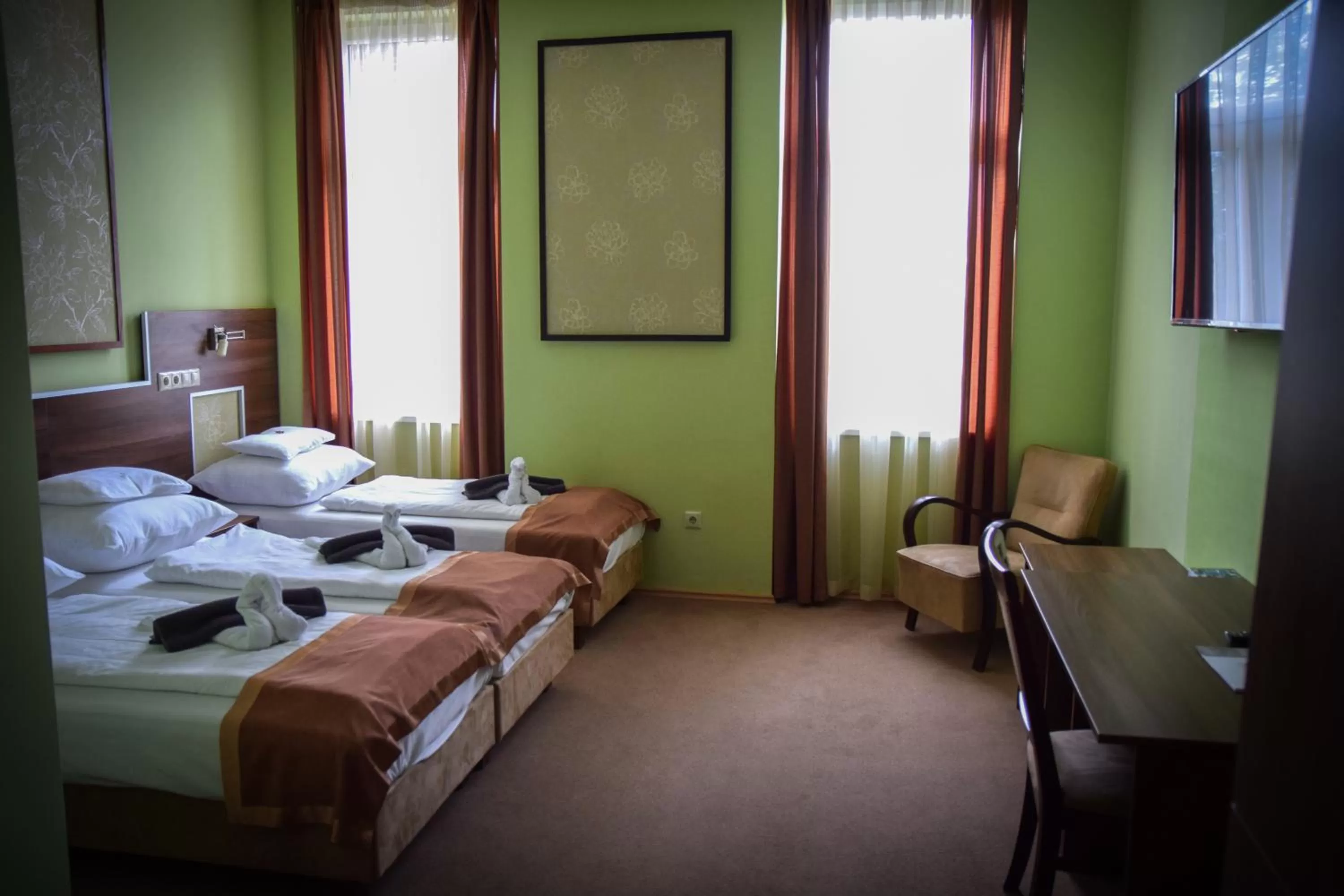 Photo of the whole room, Bed in Körös Panzió és Étterem