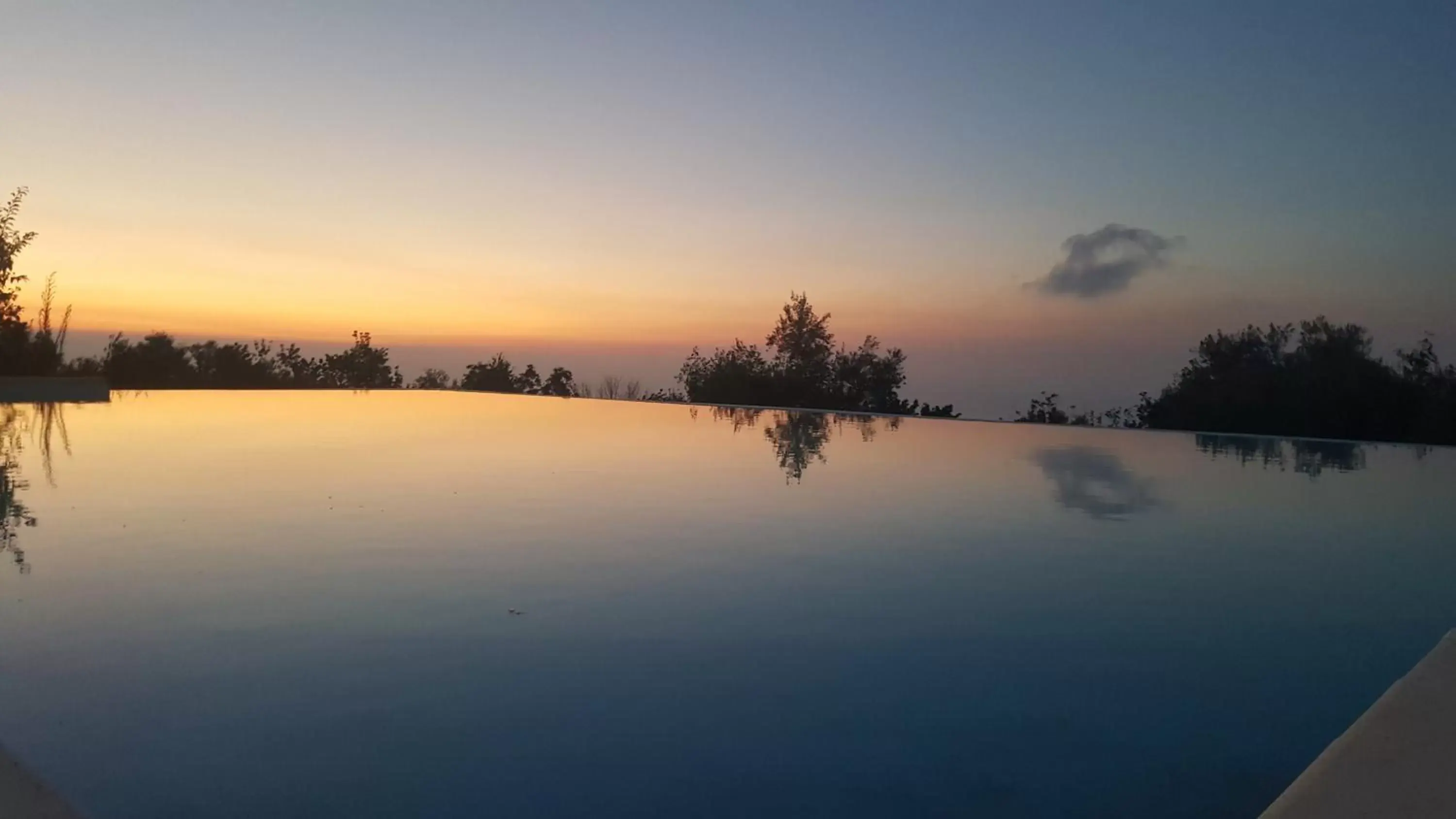 Swimming Pool in Green Park Hotel & Residence