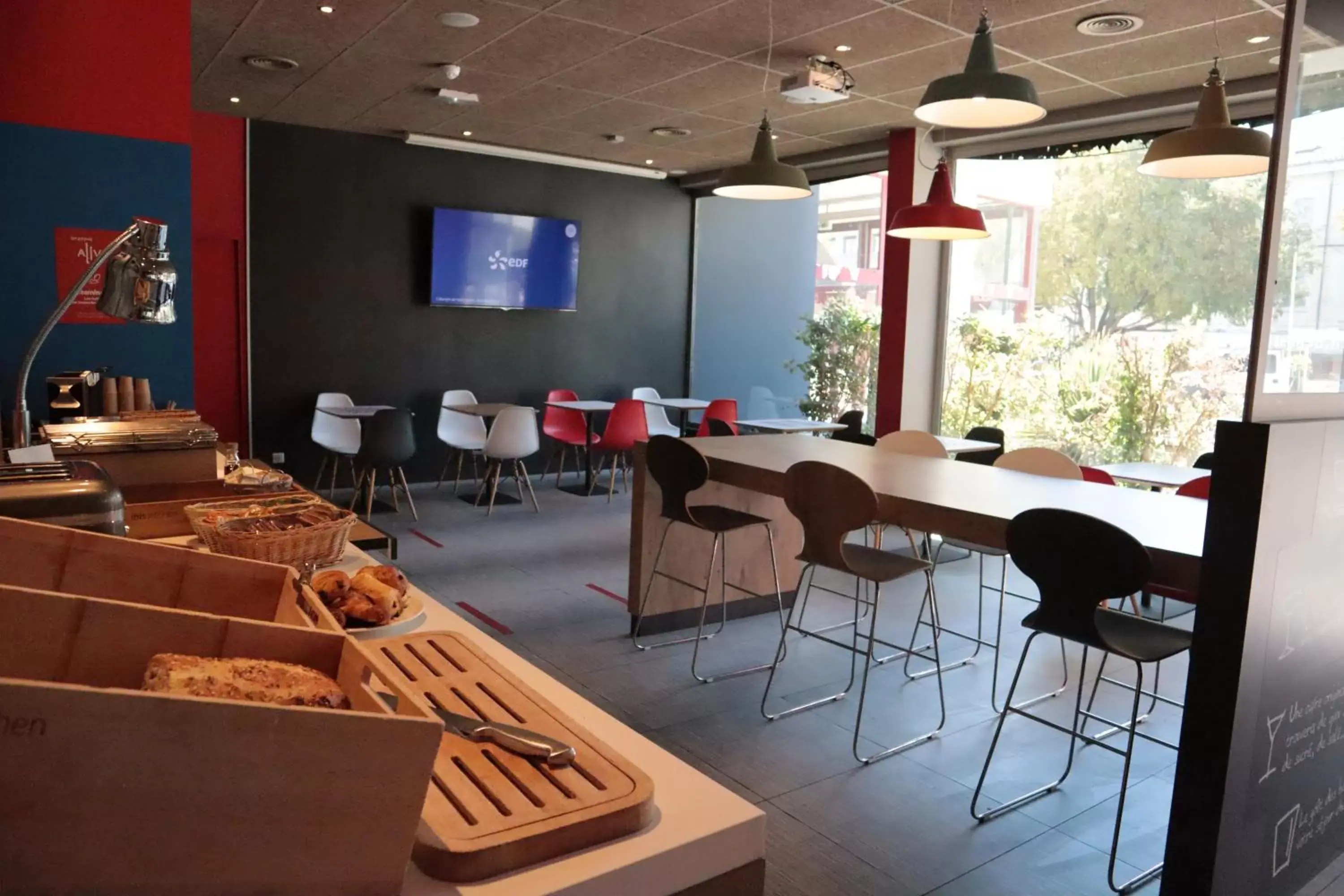 Food and drinks, Restaurant/Places to Eat in Ibis Alès Centre Ville