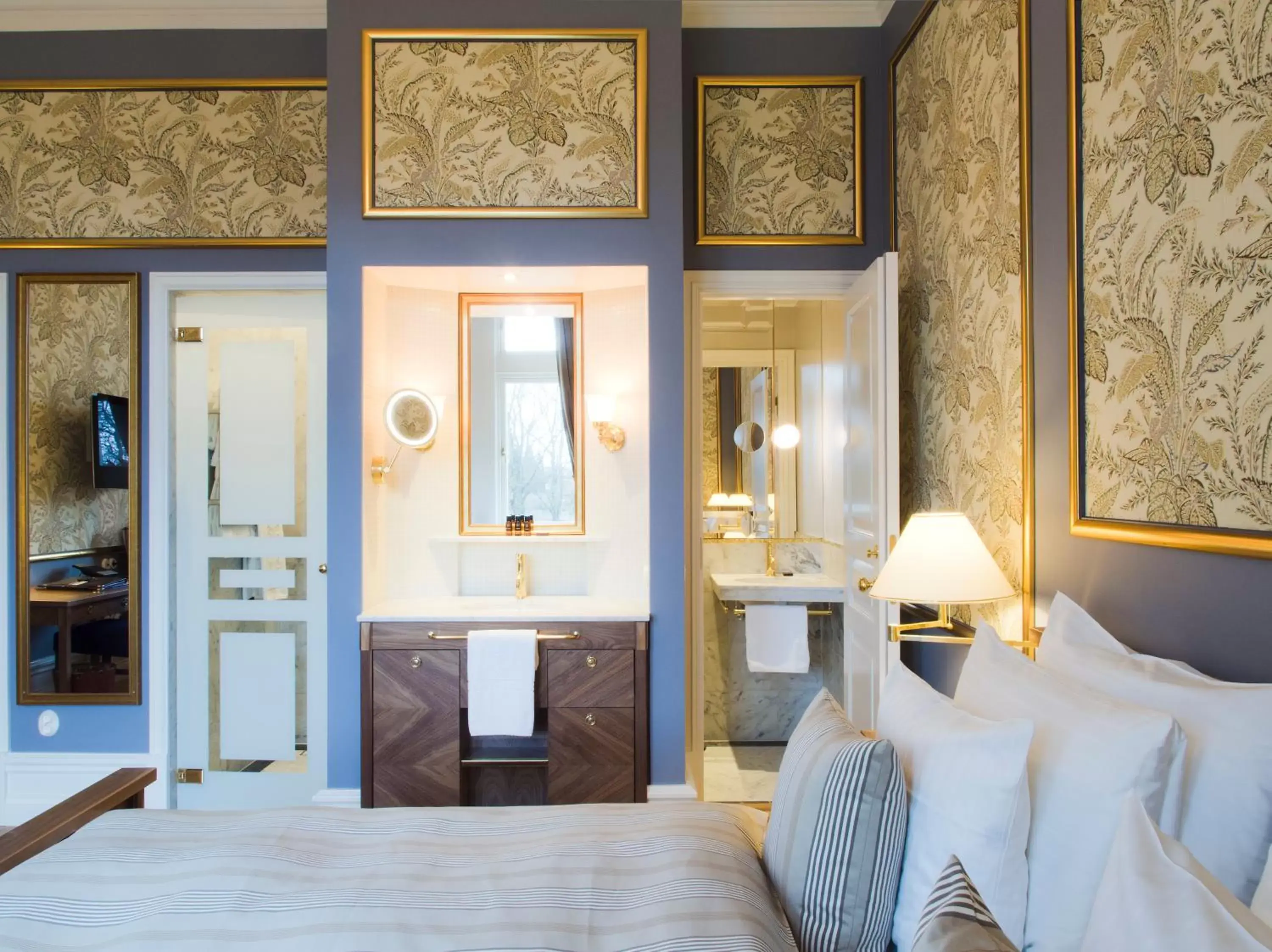 Bathroom, Bed in Grand Hotel Lund