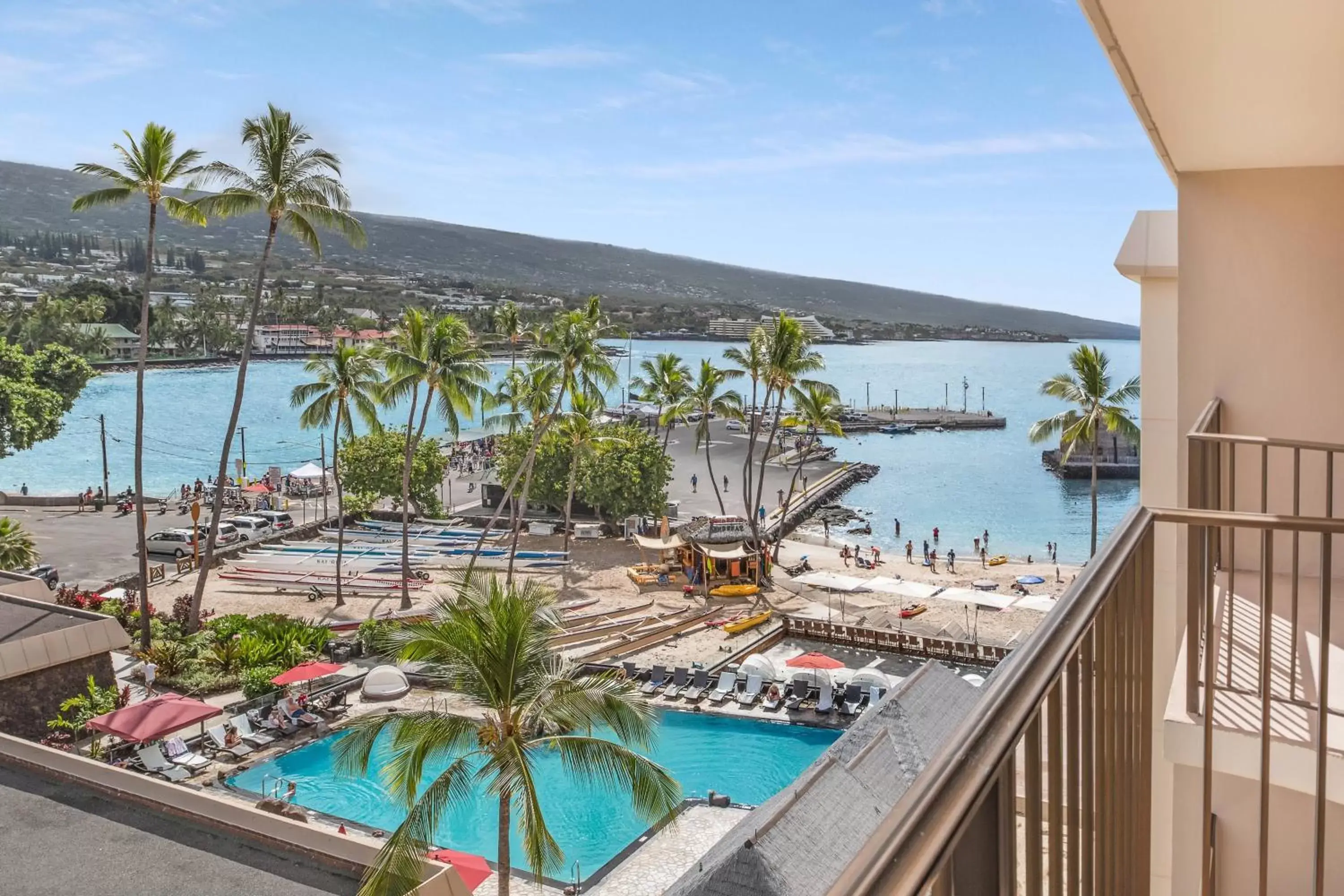 Photo of the whole room, Pool View in Courtyard by Marriott King Kamehameha's Kona Beach Hotel