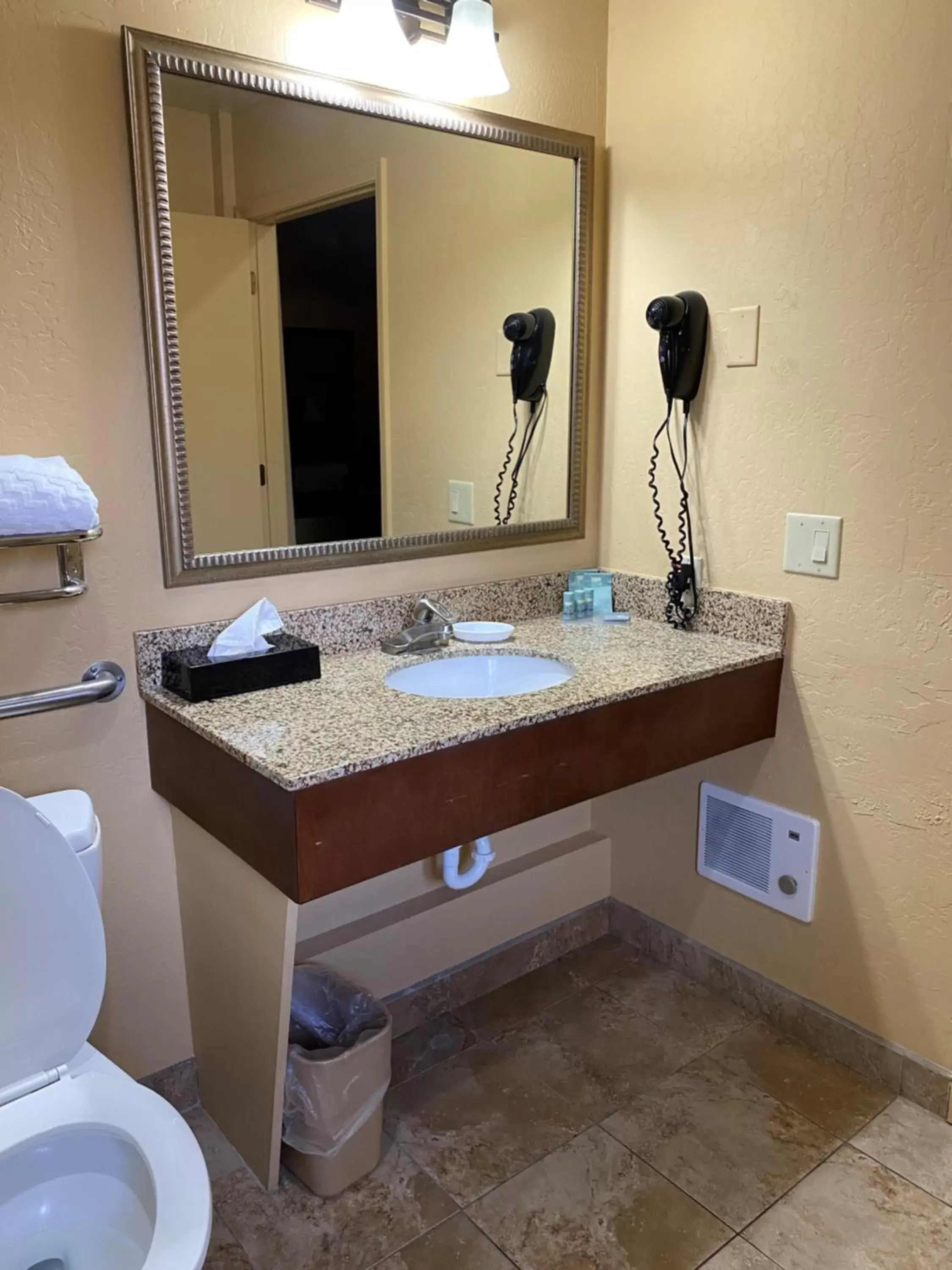 Bathroom in Best Western Cottonwood Inn