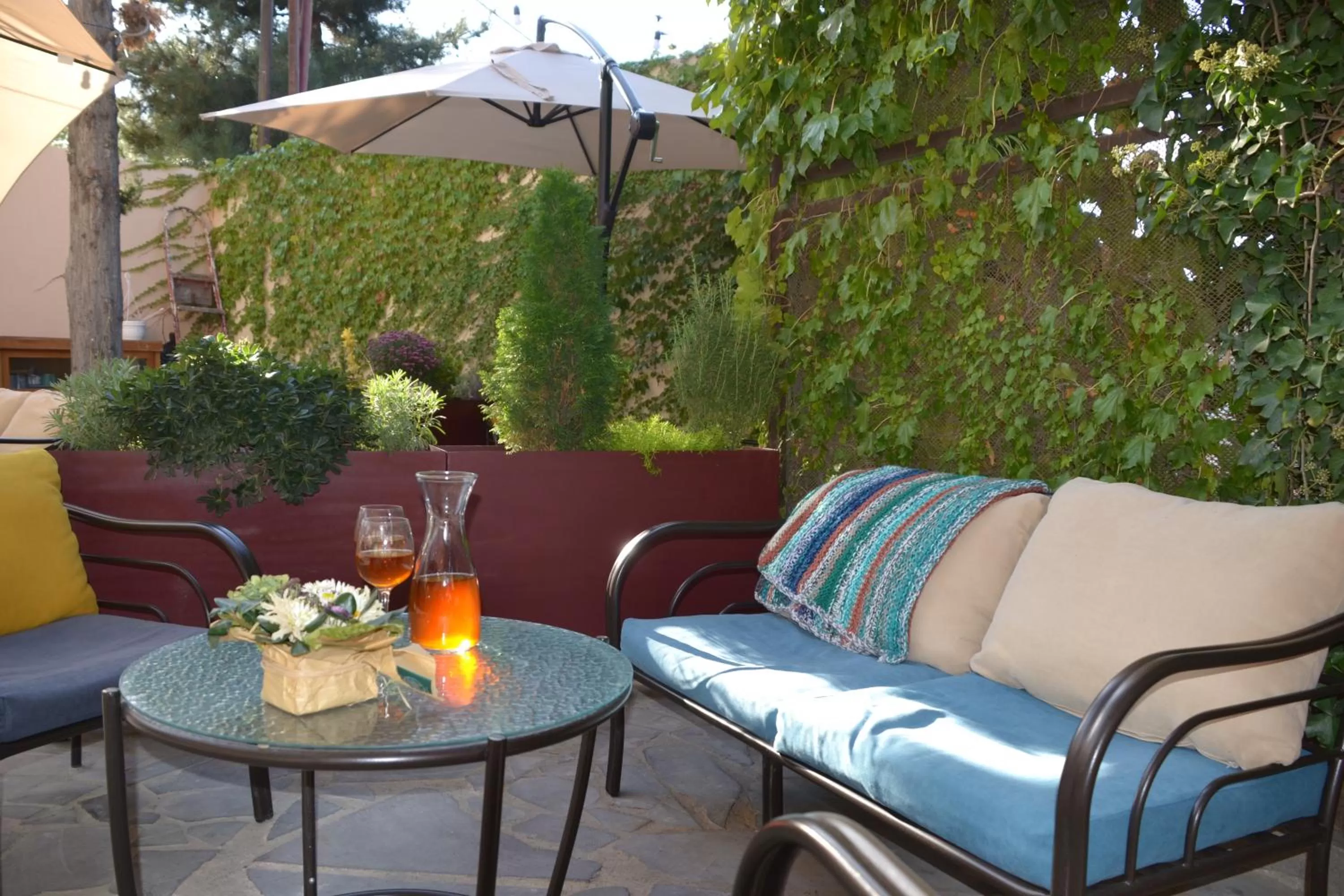 Communal lounge/ TV room in Gvino Minda