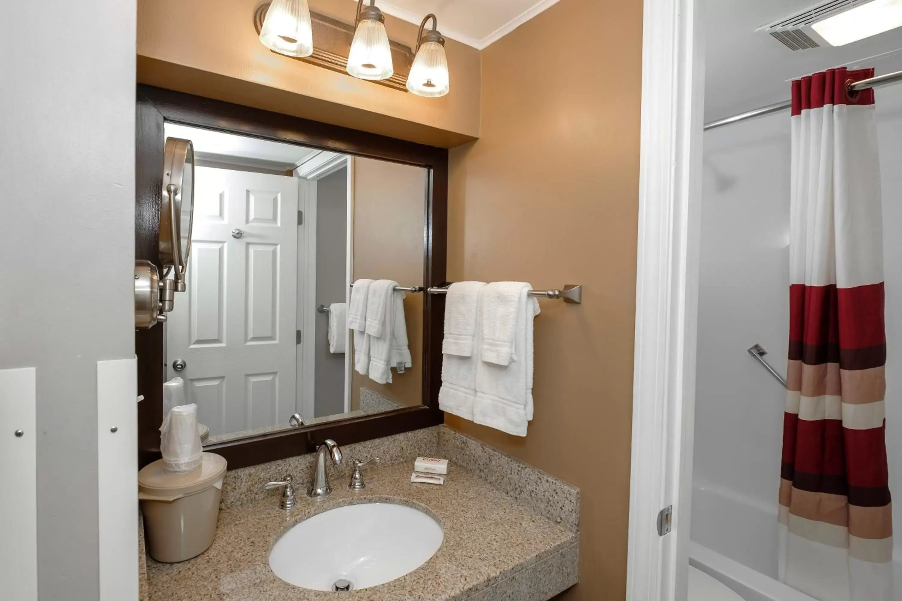 Bathroom in Red Roof Inn and Suites Herkimer