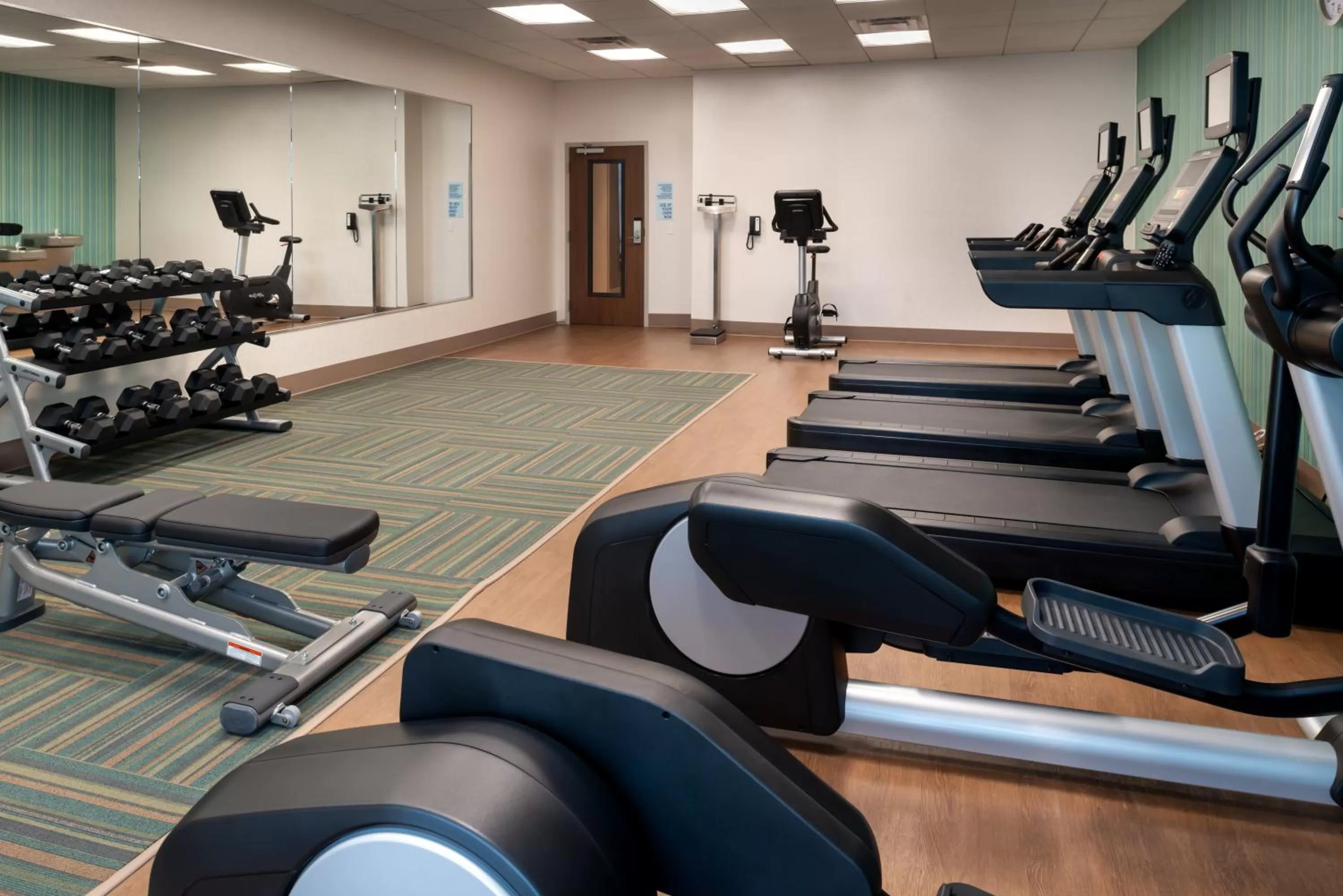 Fitness centre/facilities in Holiday Inn Express & Suites - Romeoville - Joliet North by IHG