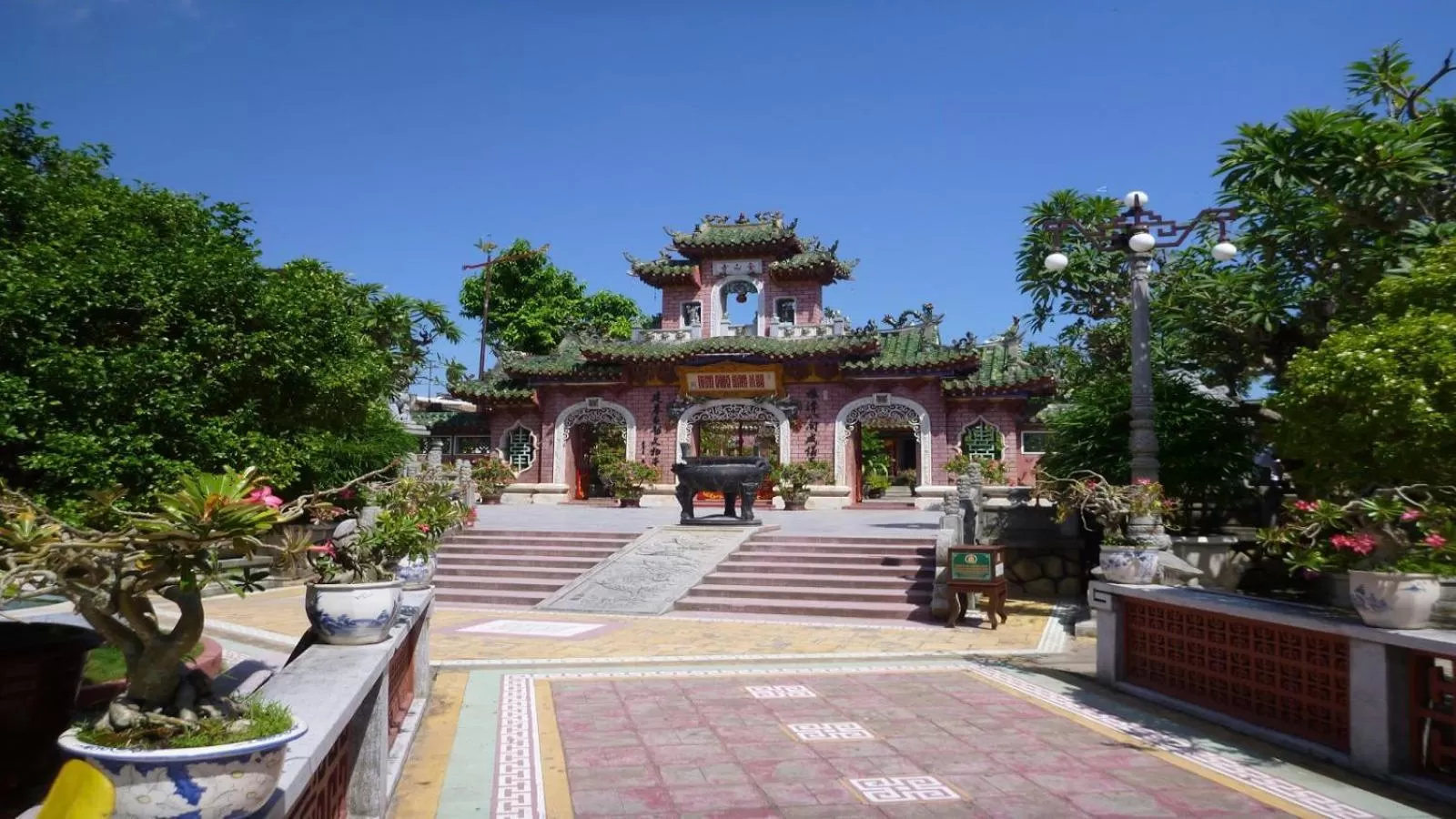 Nearby landmark in Hoa My II Hotel