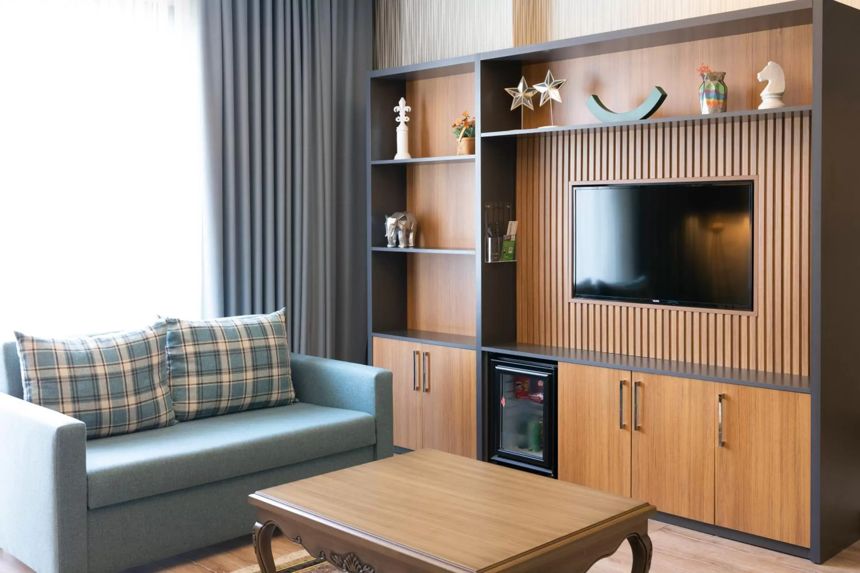 Living room, TV/Entertainment Center in Holiday Inn - Trabzon-East, an IHG Hotel