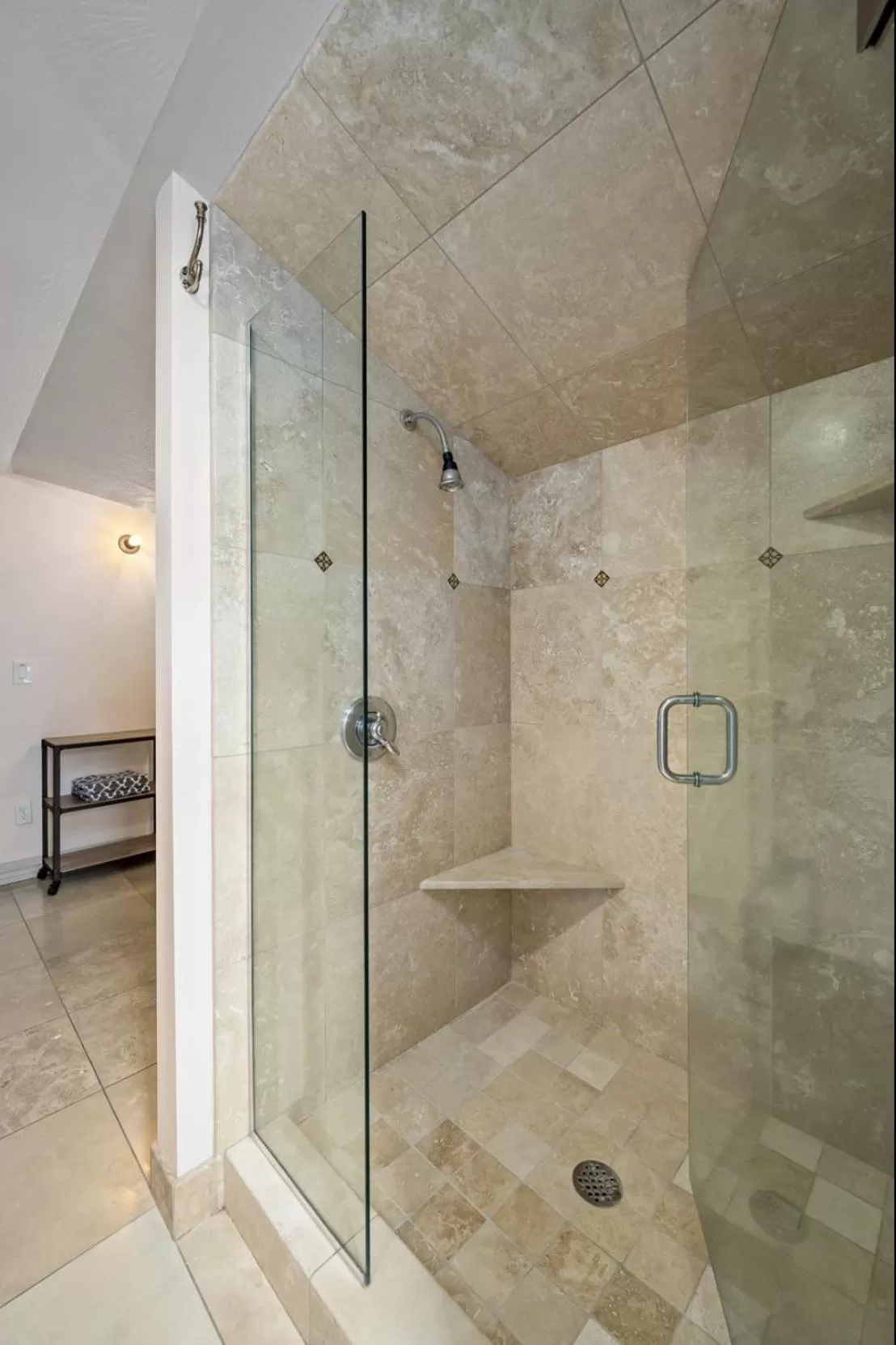 Shower in The Wesley Walla Walla