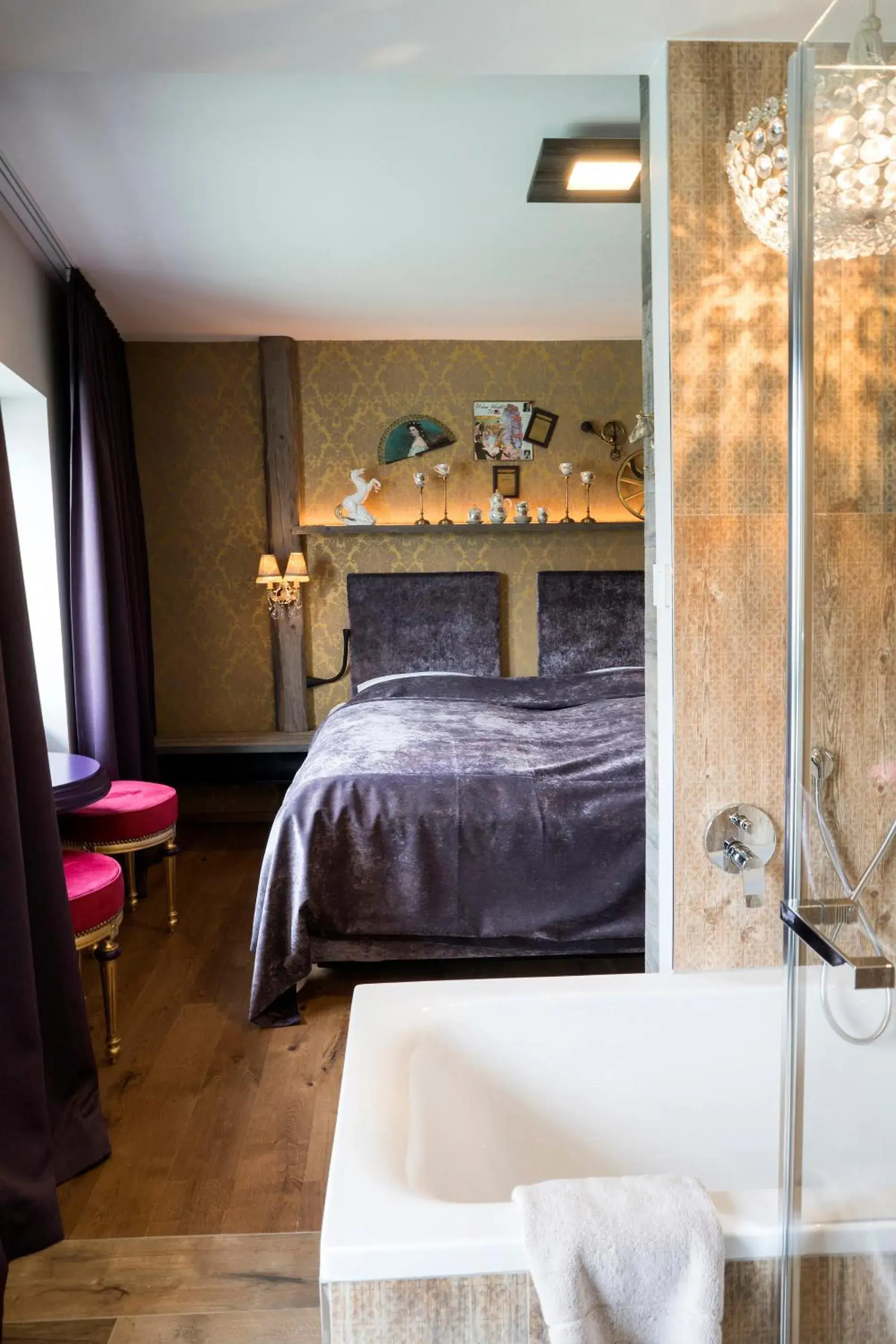 Bathroom, Bunk Bed in Boutique Hotel im Auracher Lochl