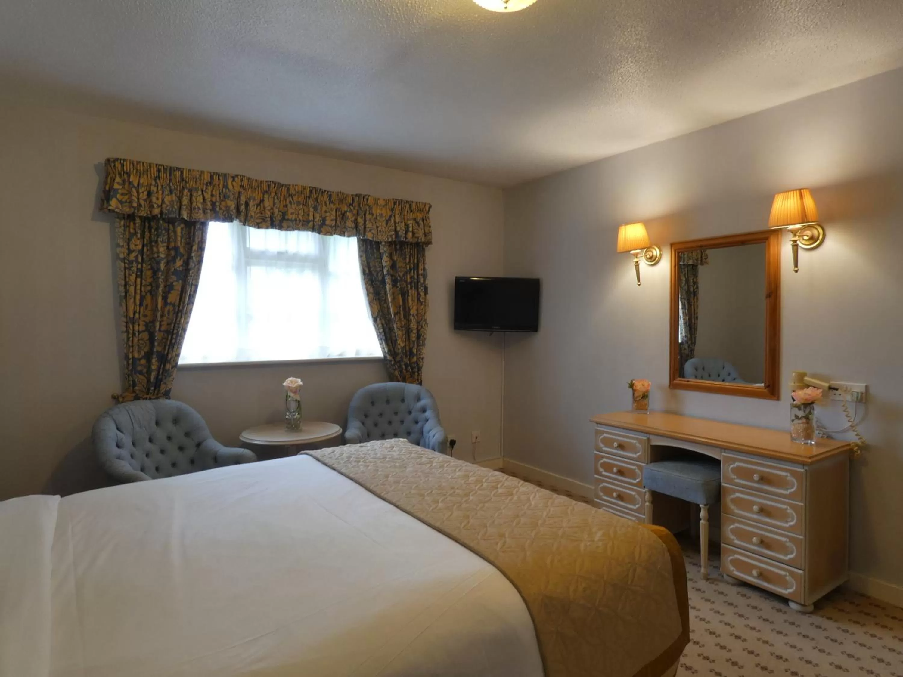 Bed in Marston Farm Hotel