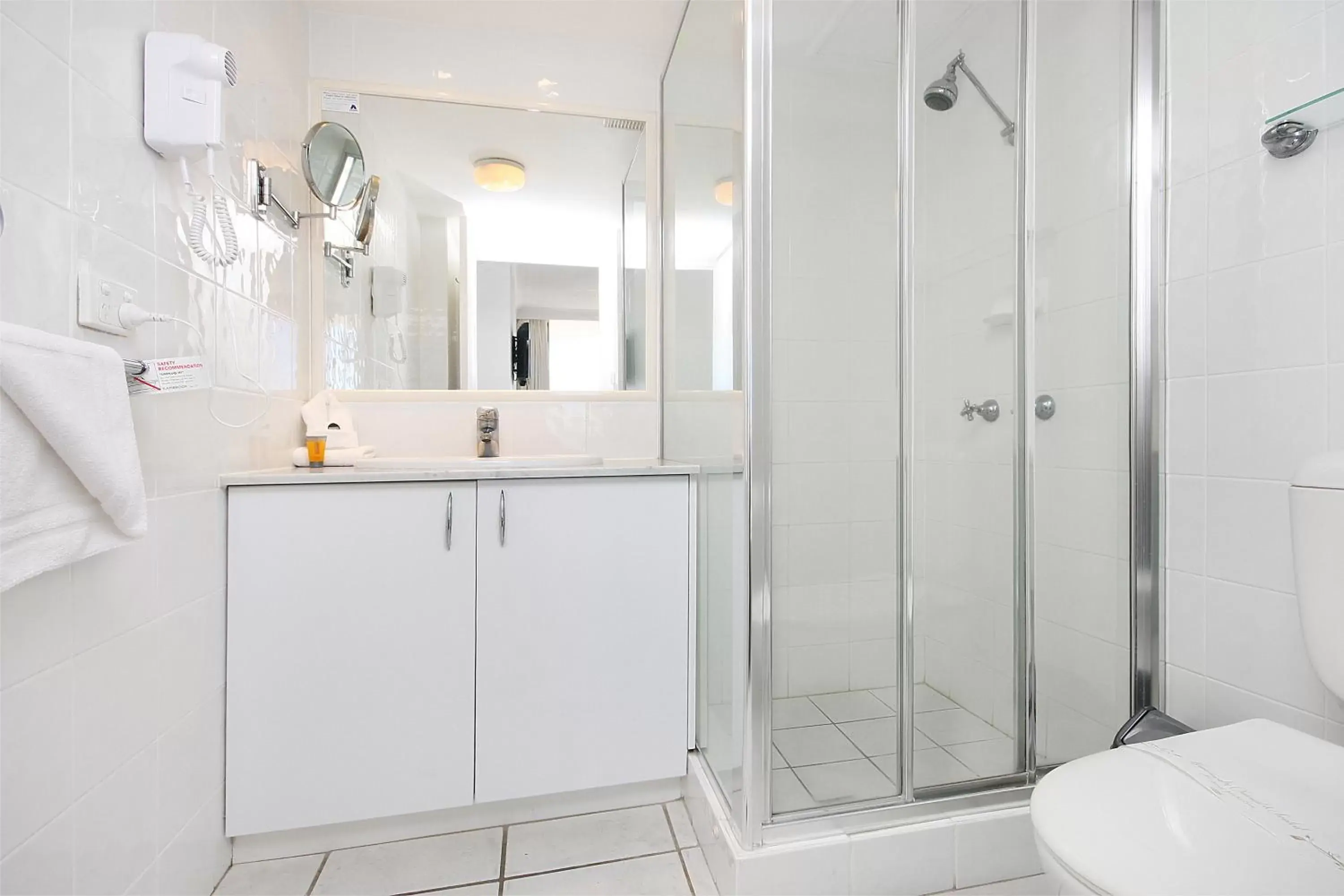 Bathroom in Spindrift on the Beach - Absolute Beachfront