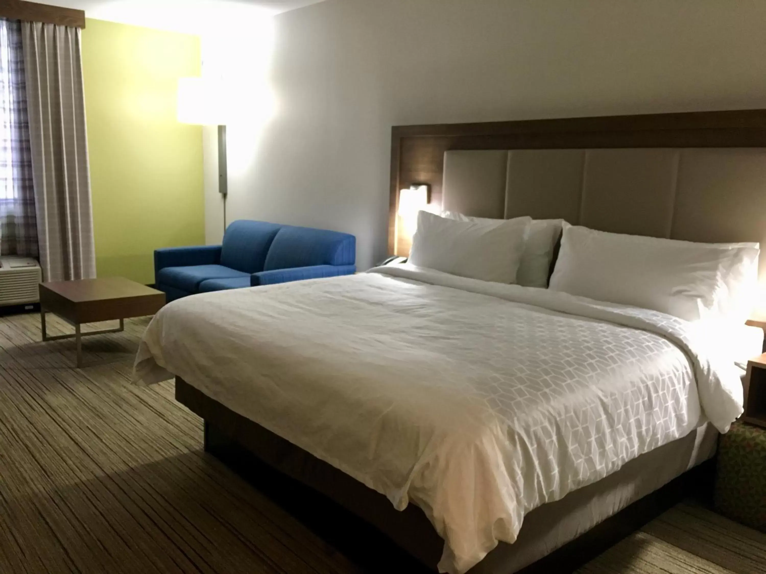 Photo of the whole room, Bed in Holiday Inn Express - Grand Island, an IHG Hotel