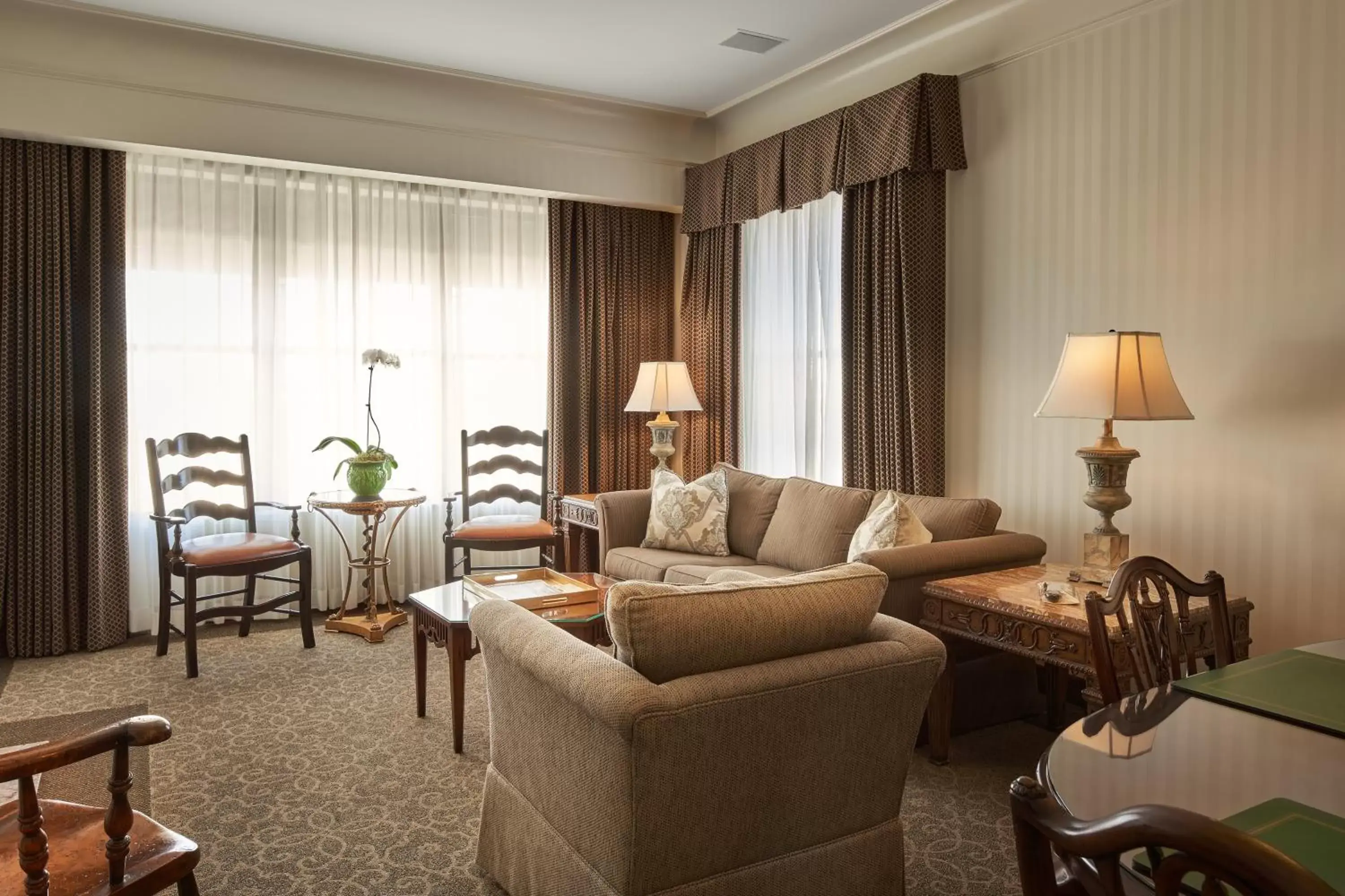 Living room, Seating Area in O.Henry Hotel