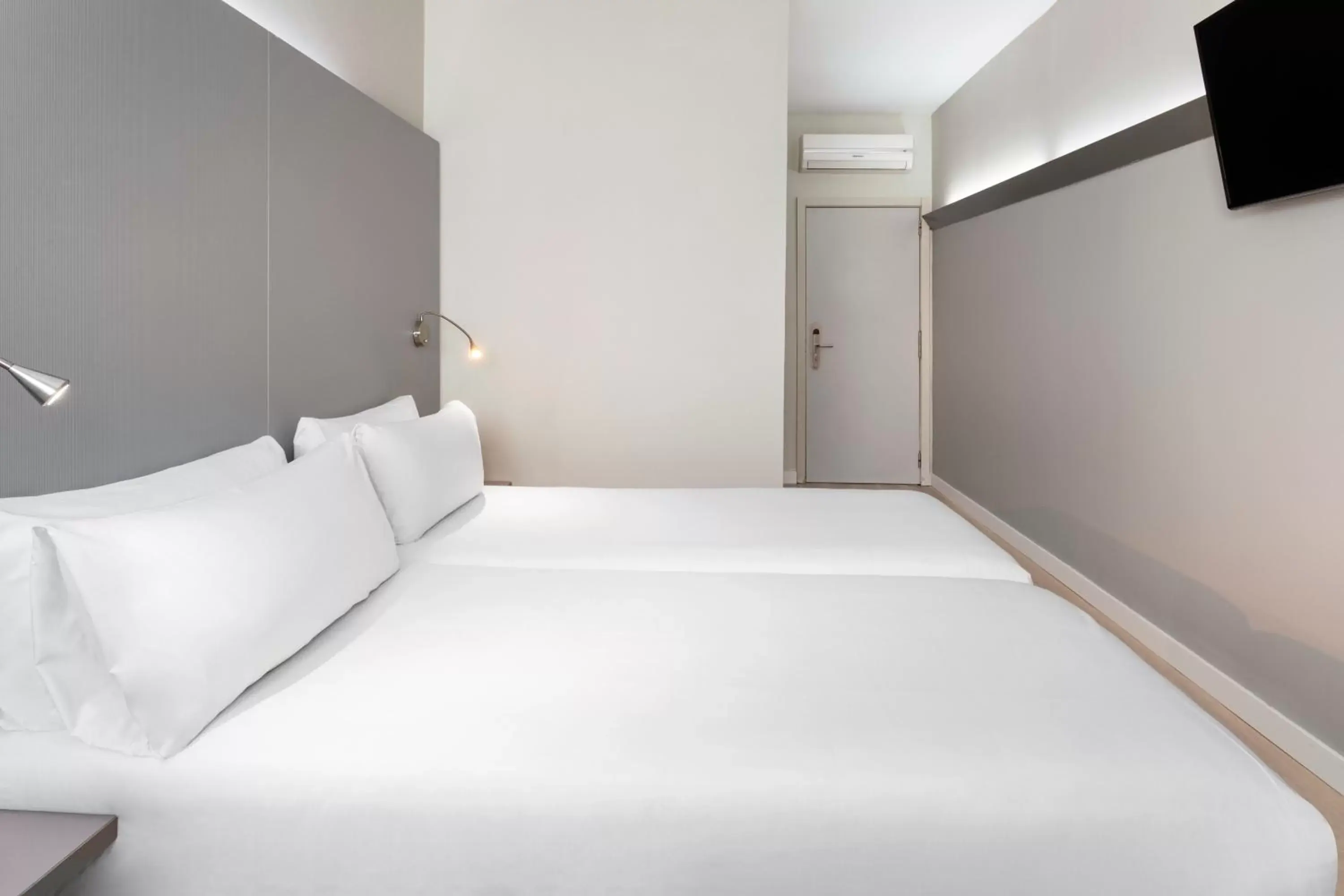 Bed in B&B HOTEL Barcelona Mollet