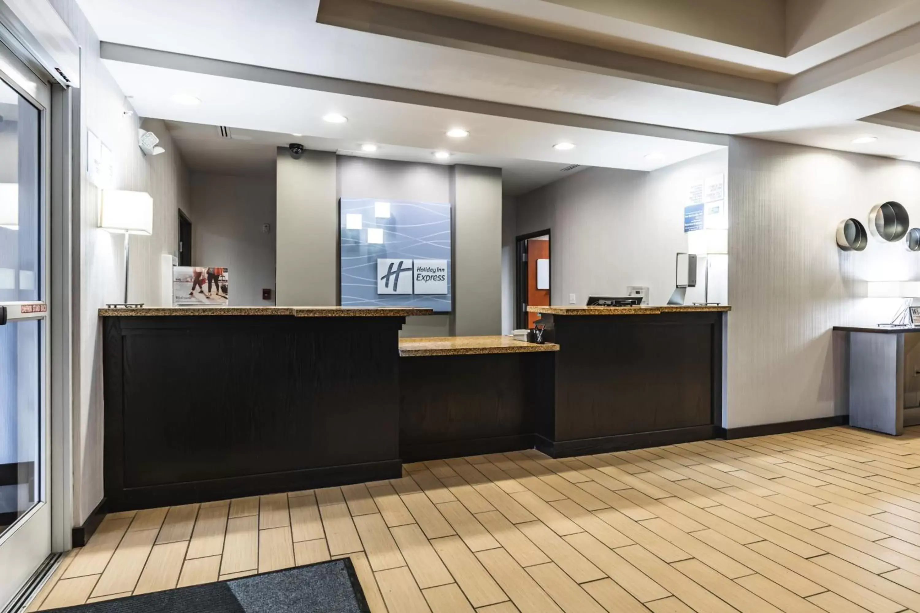 Property building, Lobby/Reception in Holiday Inn Express & Suites New Martinsville, an IHG Hotel