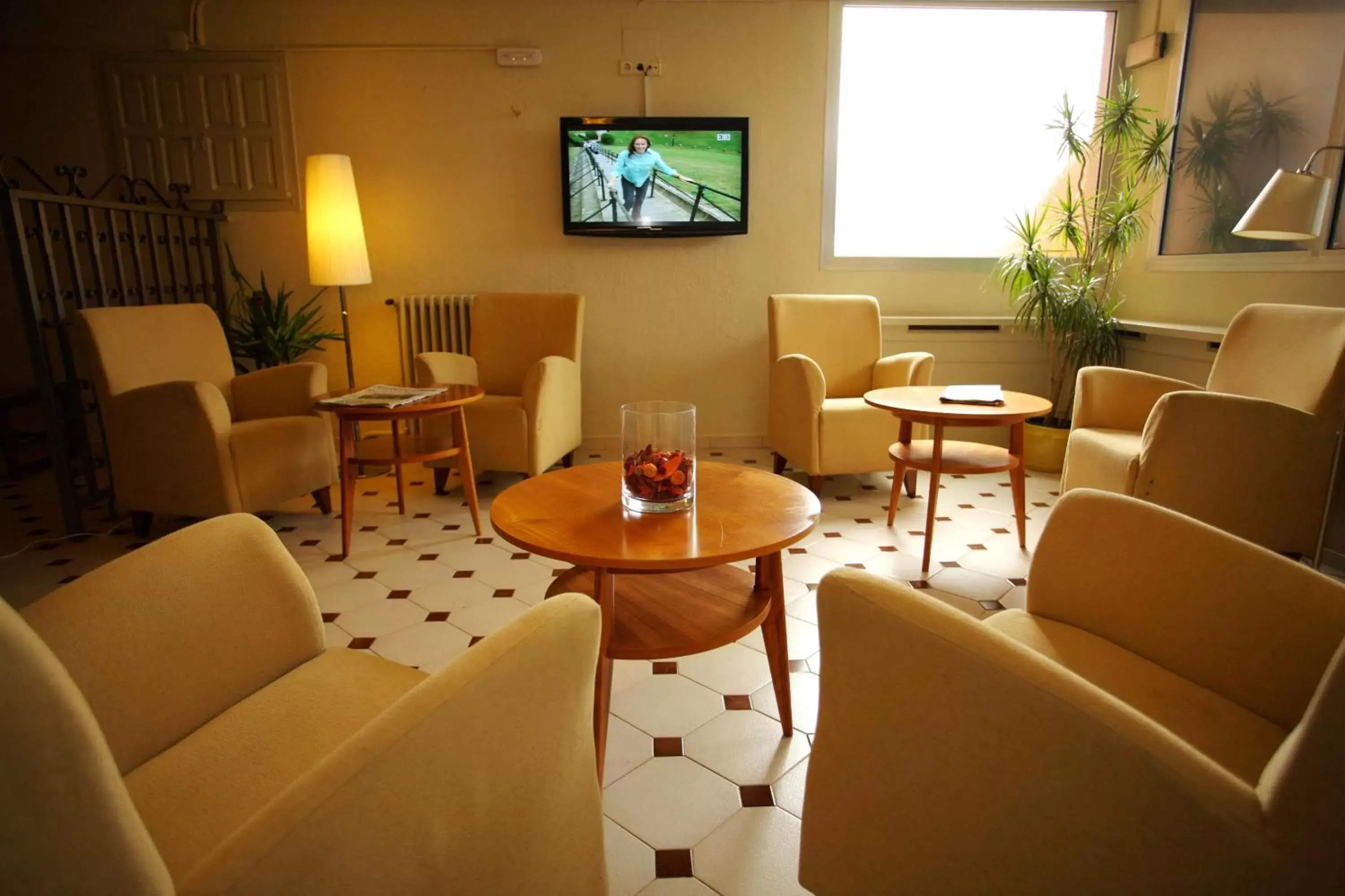 Communal lounge/ TV room, Lounge/Bar in Hotel Bellavista