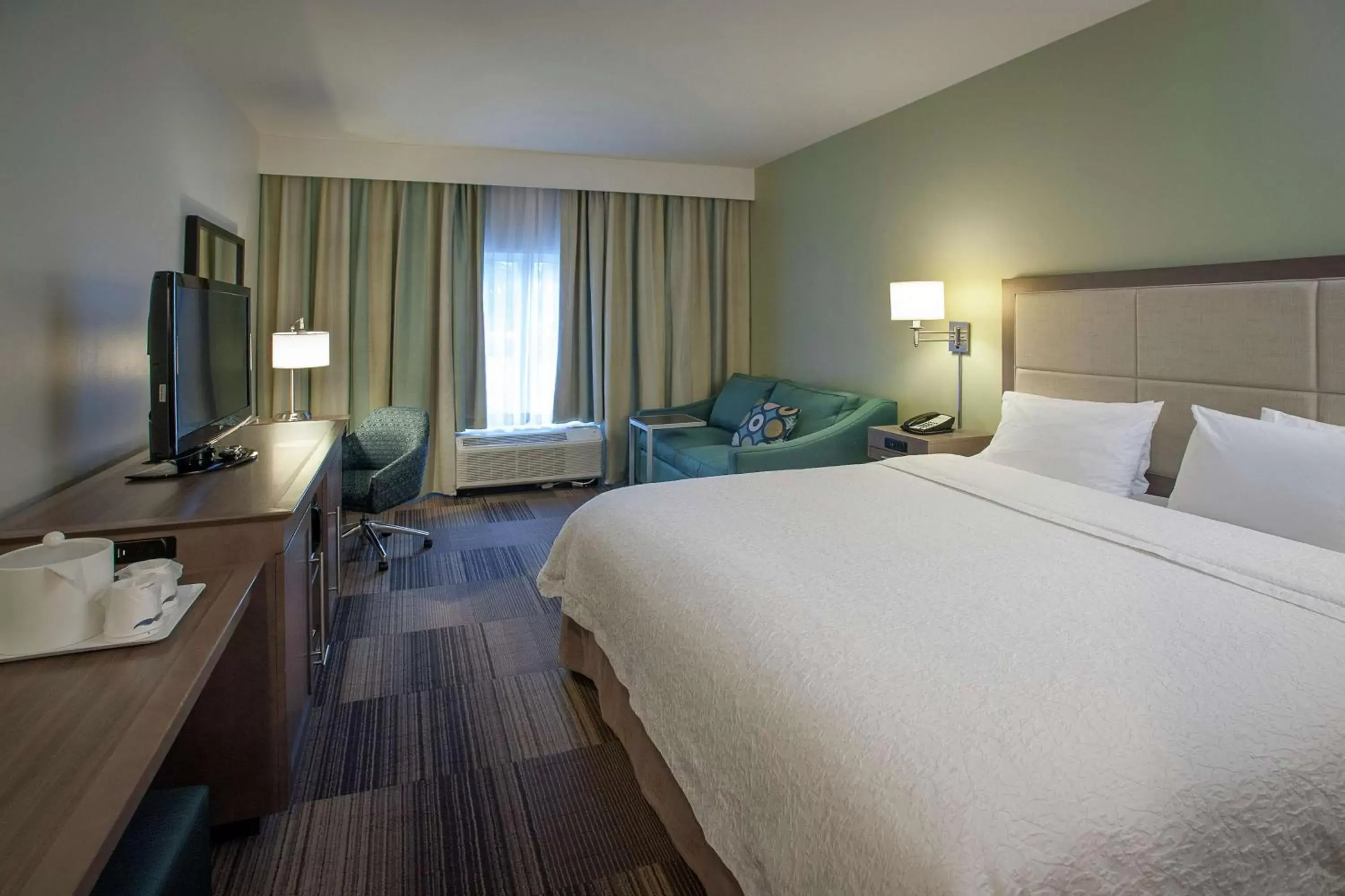 Bedroom, Bed in Hampton Inn & Suites New Orleans/Elmwood