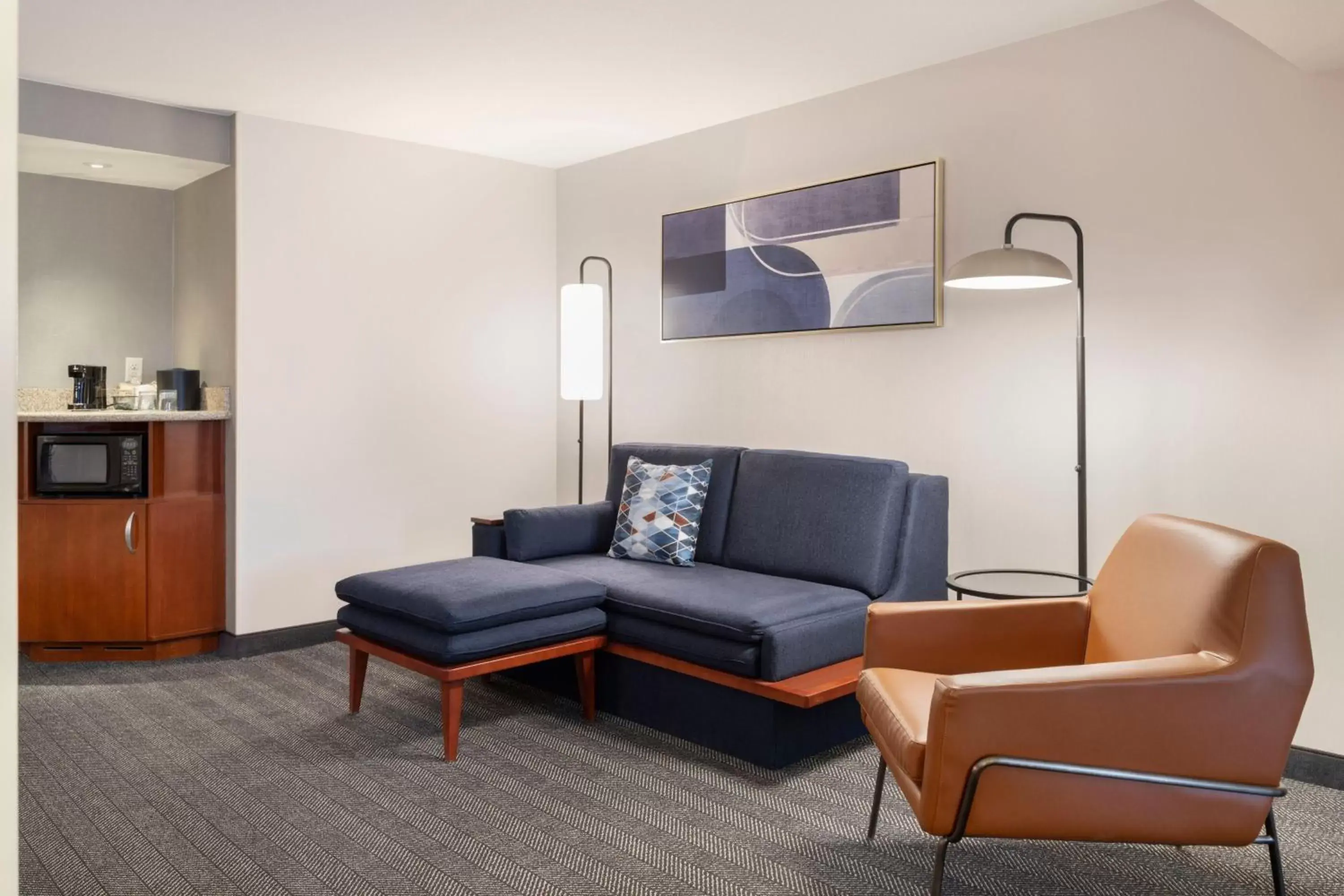 Living room, Seating Area in Courtyard by Marriott Columbus New Albany