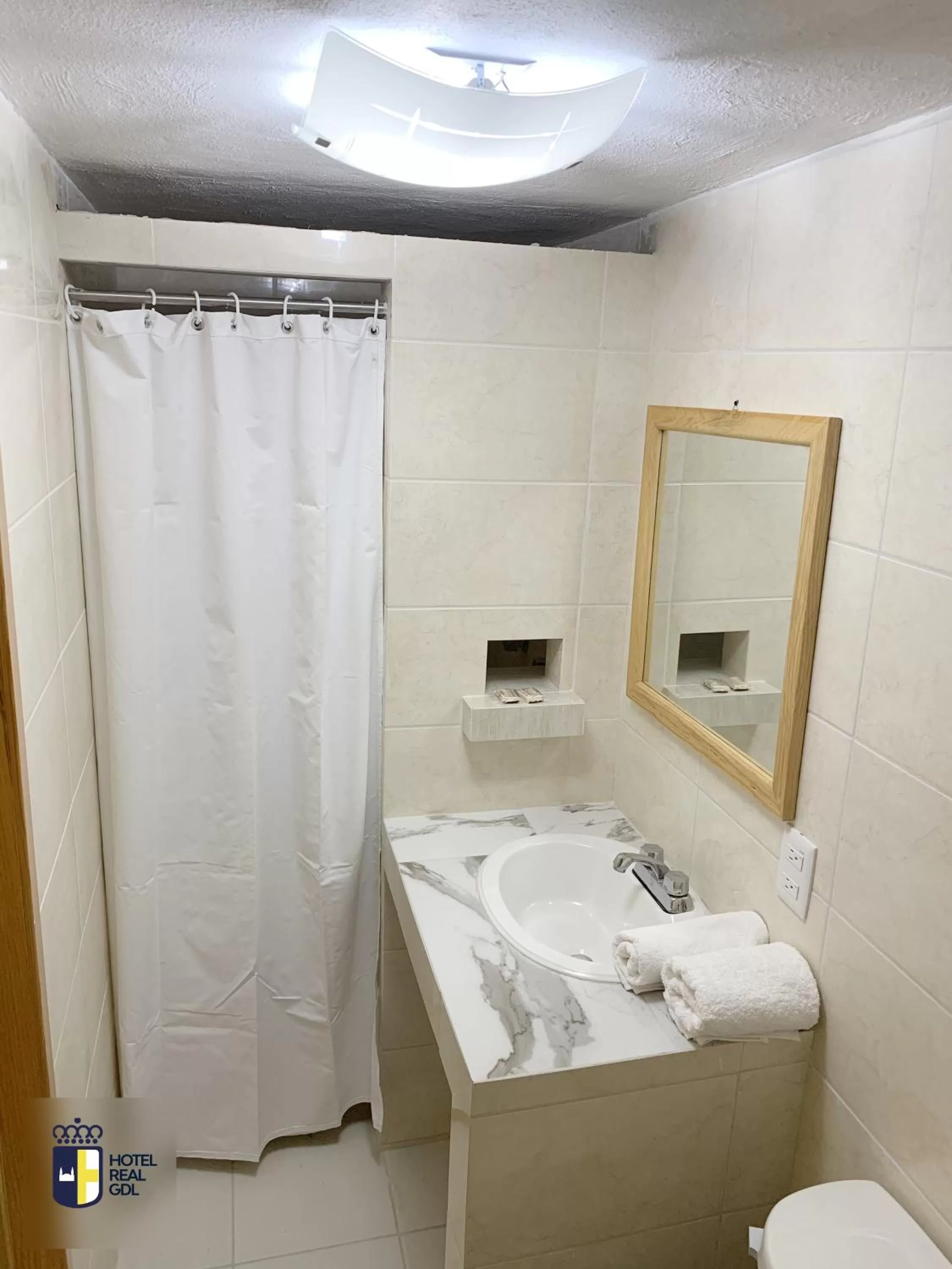 Bathroom in Hotel Real GDL