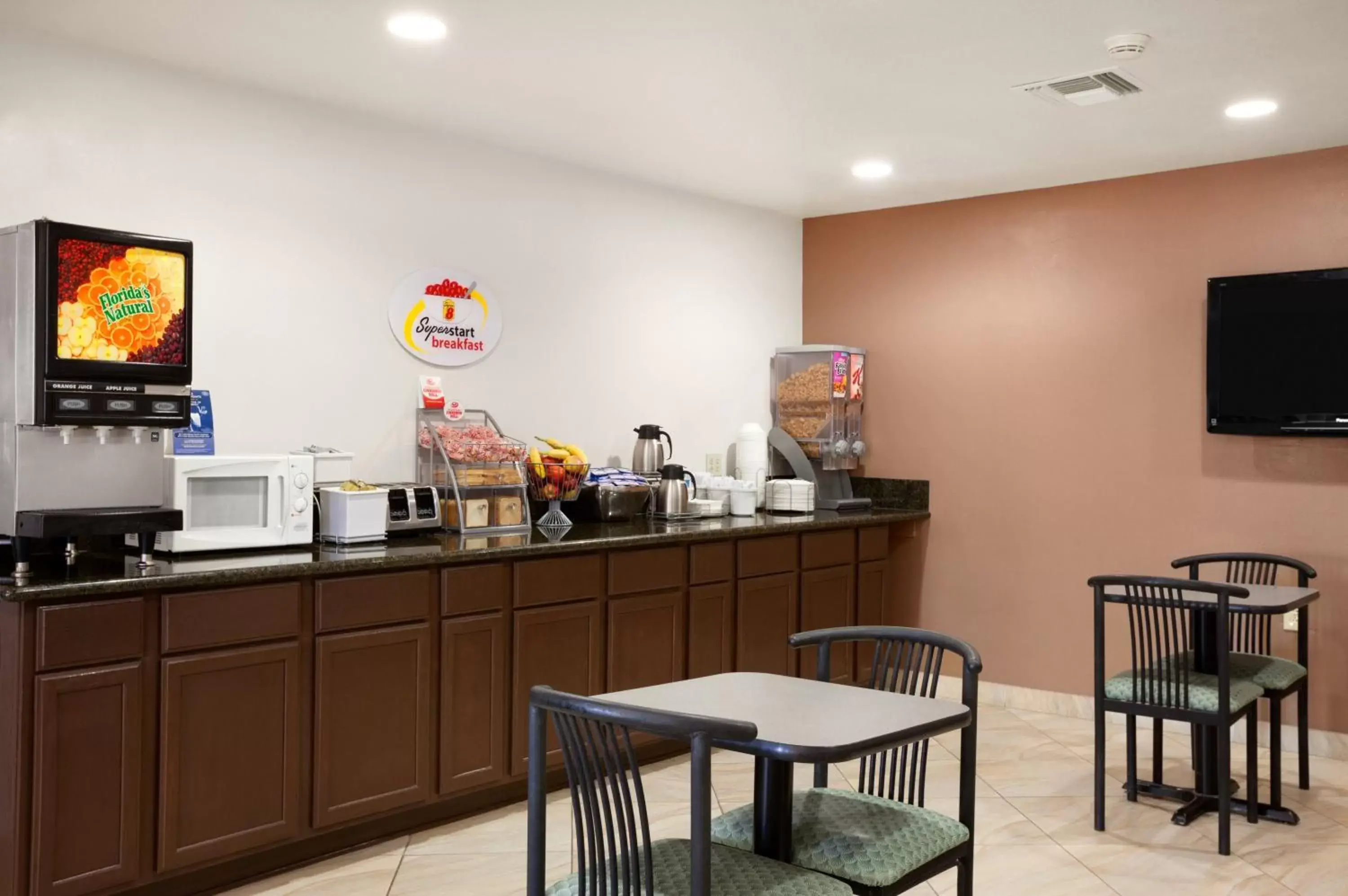 Restaurant/Places to Eat in Super 8 by Wyndham Marana/Tucson Area