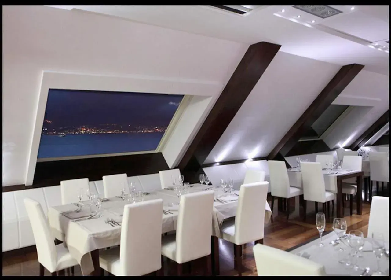 Restaurant/places to eat in E' Hotel Restaurant/places to eat in E' Hotel