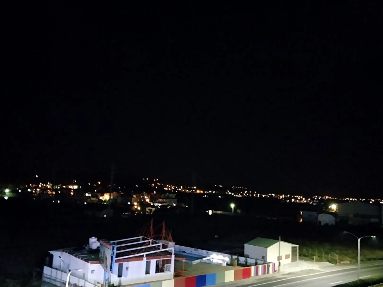 Night in 墾丁秋莊會館 附限量停車位 不保證有位置 無法事先預留 背包房無車位 預訂後記得加Line聯繫