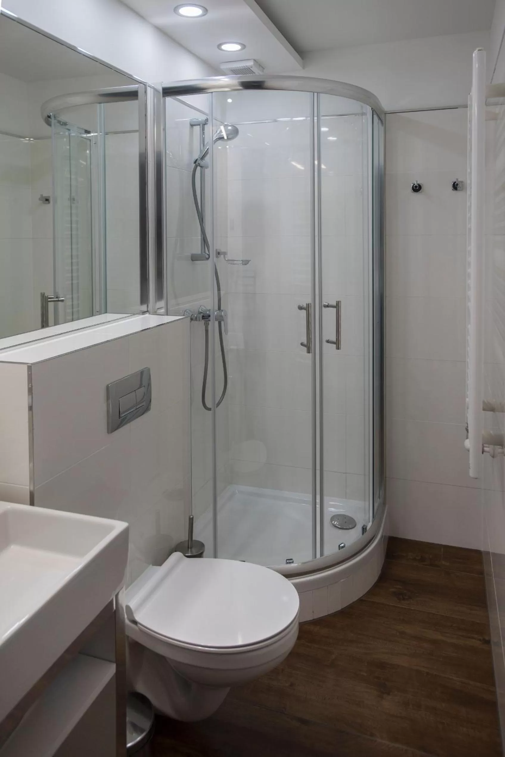 Shower, Bathroom in Boutique Hotel Center