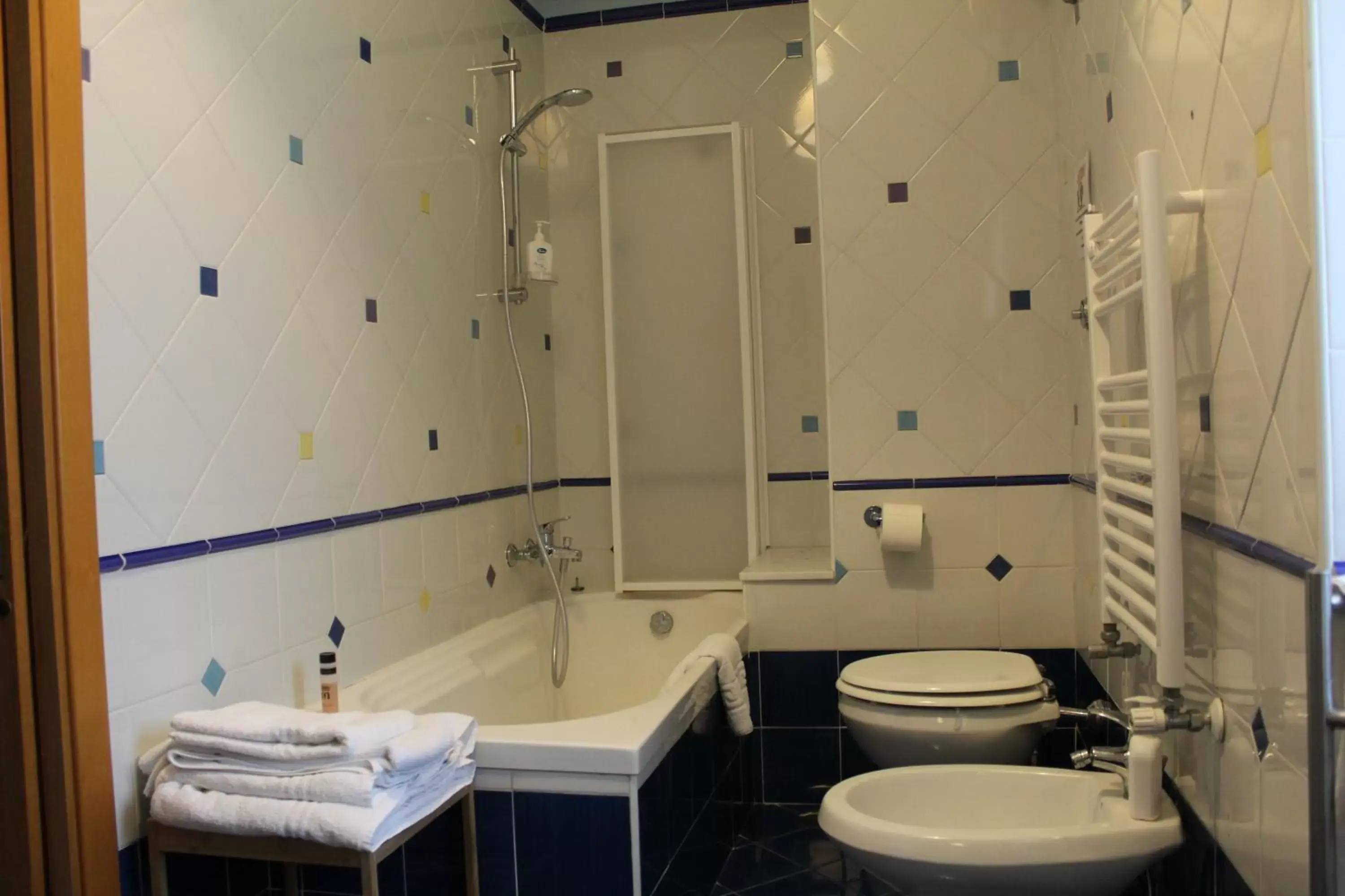 Shower, Bathroom in B&B Eracle