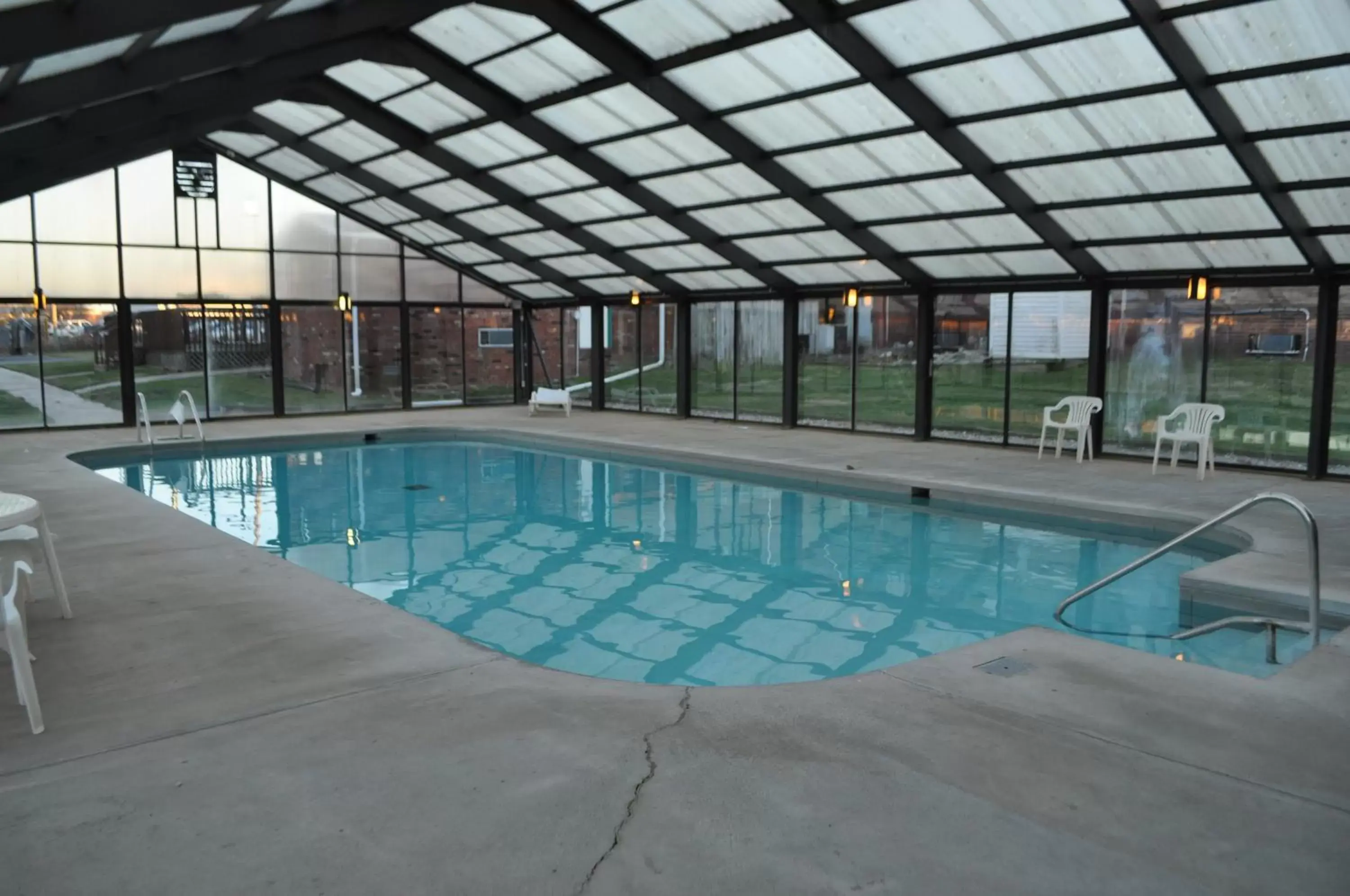 Swimming Pool in Bestway Inn - Madison