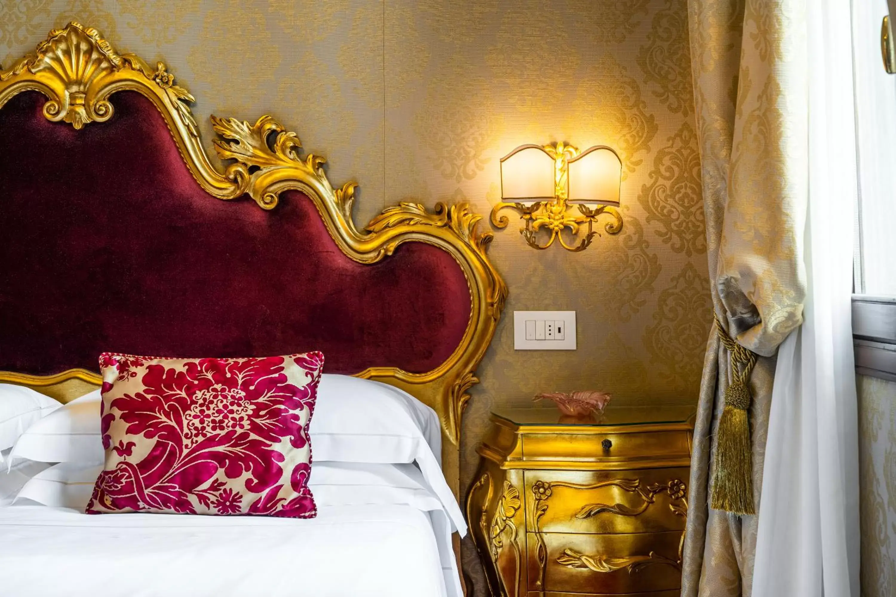 Decorative detail, Bed in Hotel Concordia