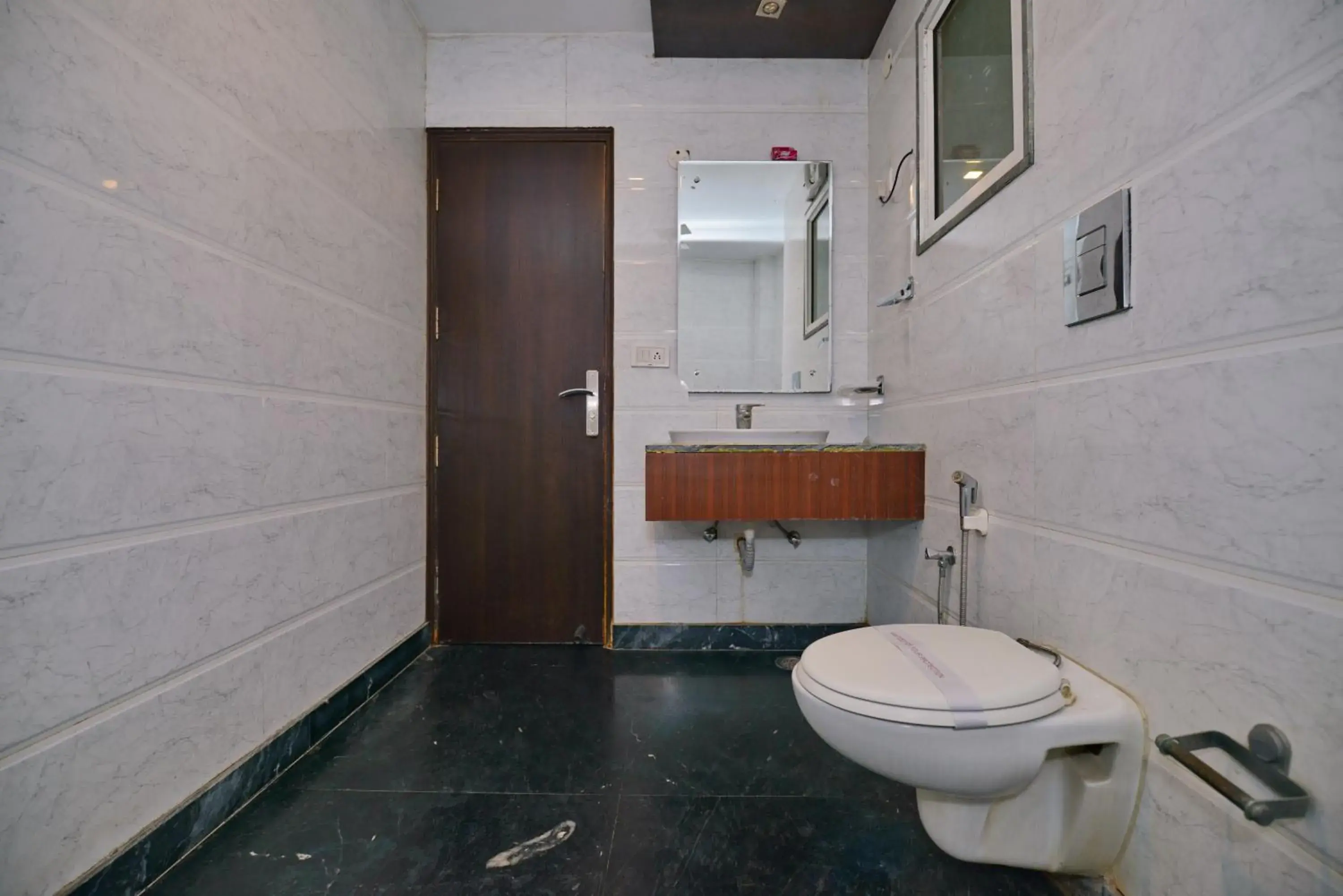 Toilet, Bathroom in Hotel Krishna Deluxe-By RCG Hotels