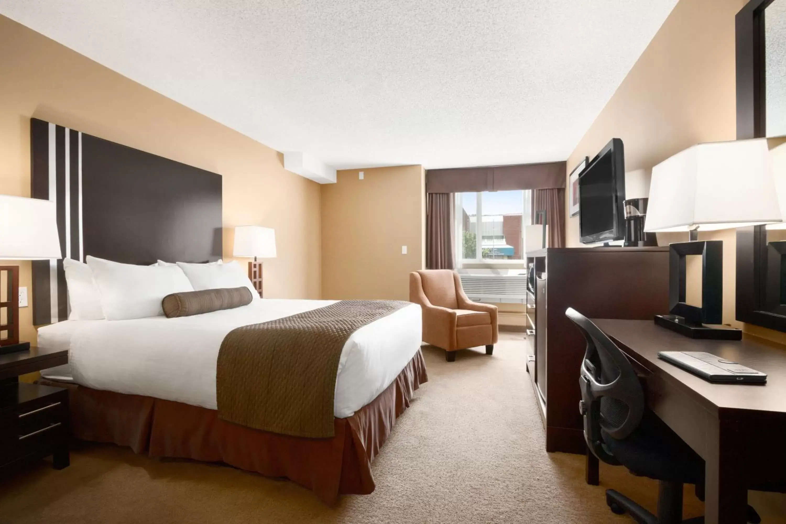 Day, Bed in Days Inn by Wyndham Calgary Northwest