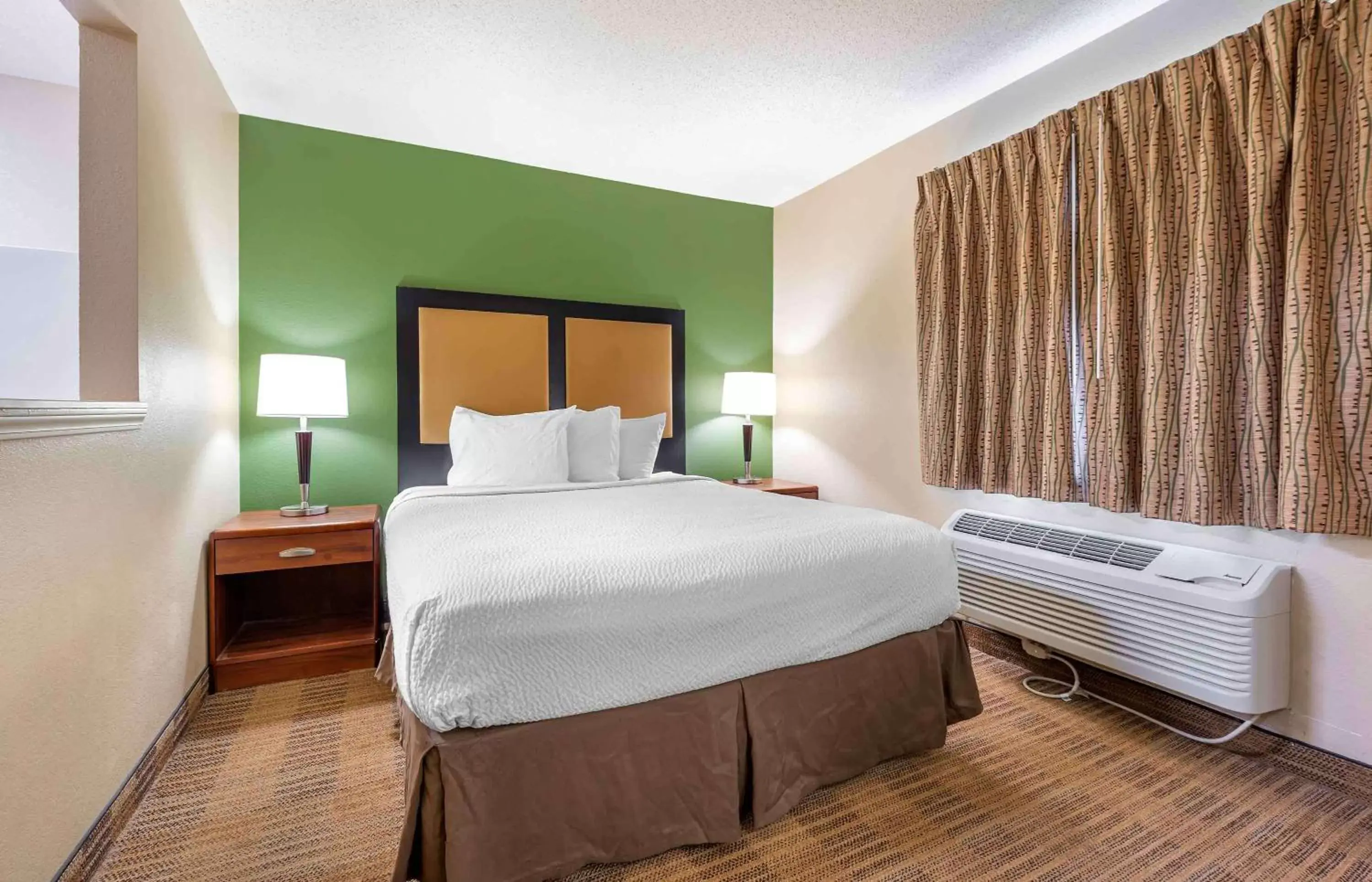 Bedroom, Bed in Extended Stay America Suites - Dayton - Fairborn