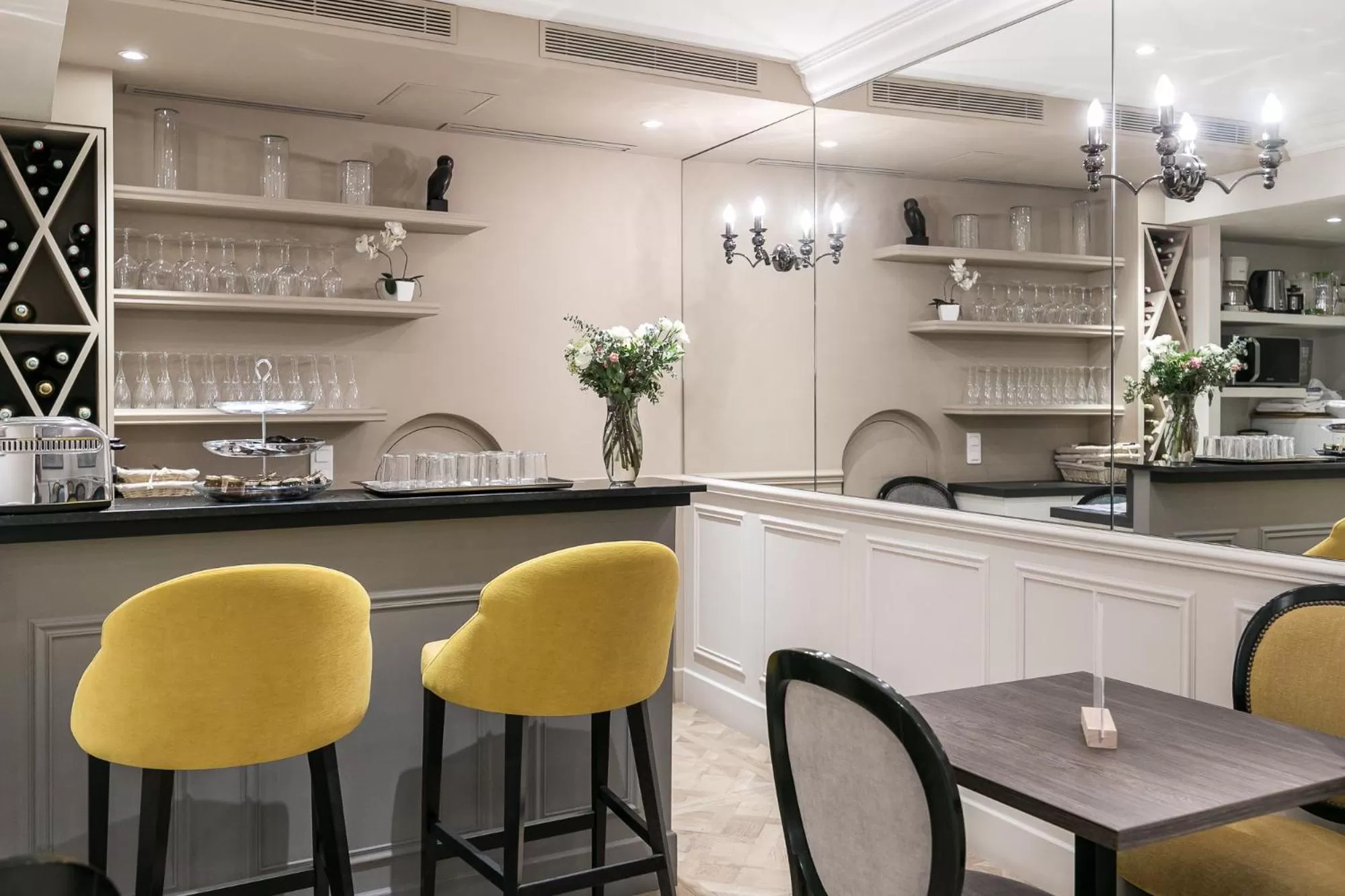 Dining area in Hotel Saint Christophe