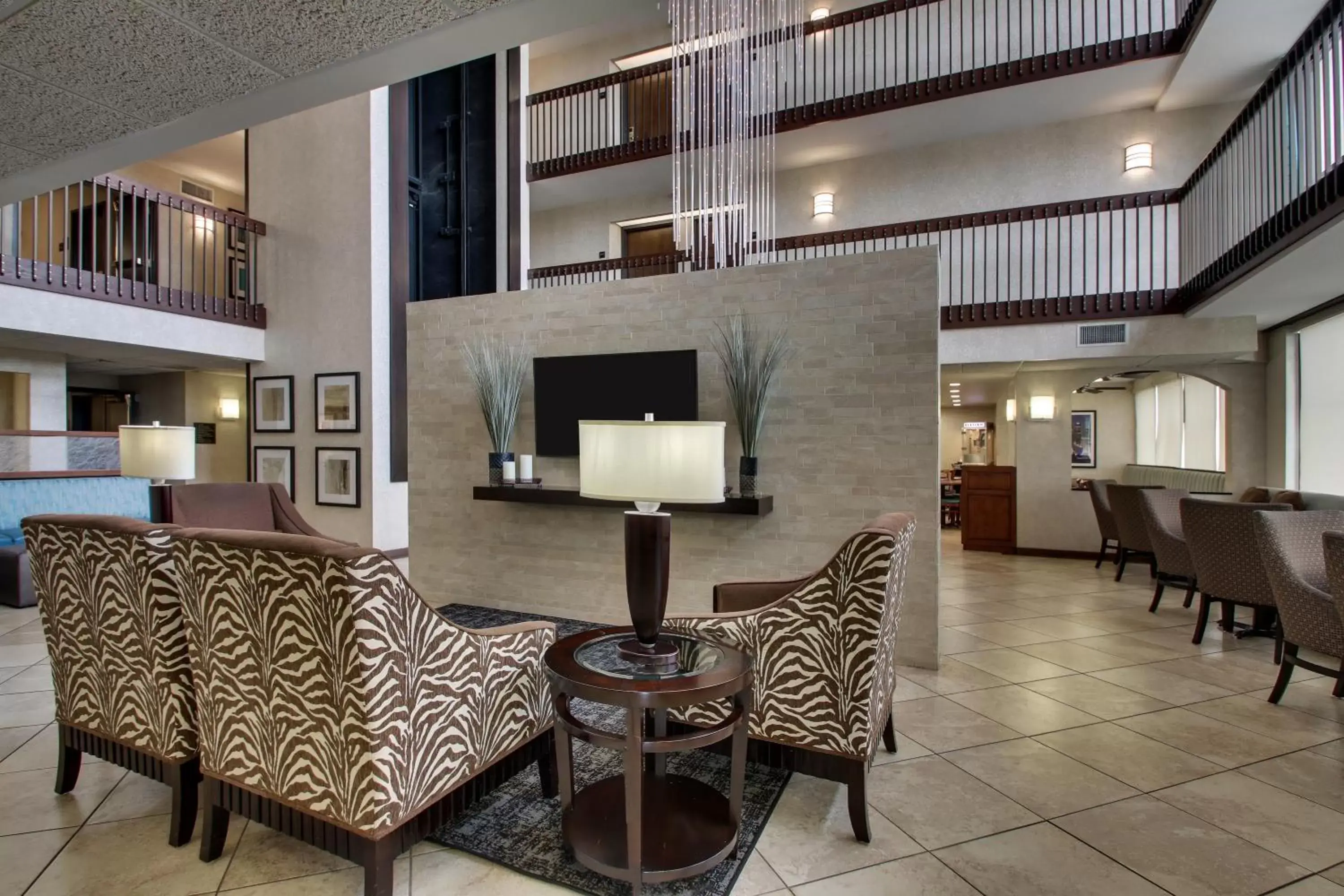 Lobby or reception in GreenTree Hotel - Houston Hobby Airport