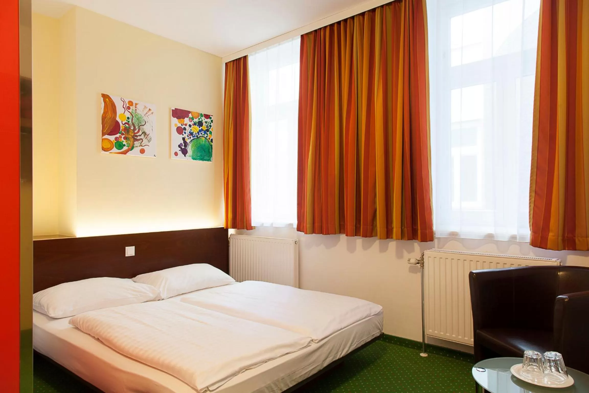 Photo of the whole room, Bed in Pension Stadthalle