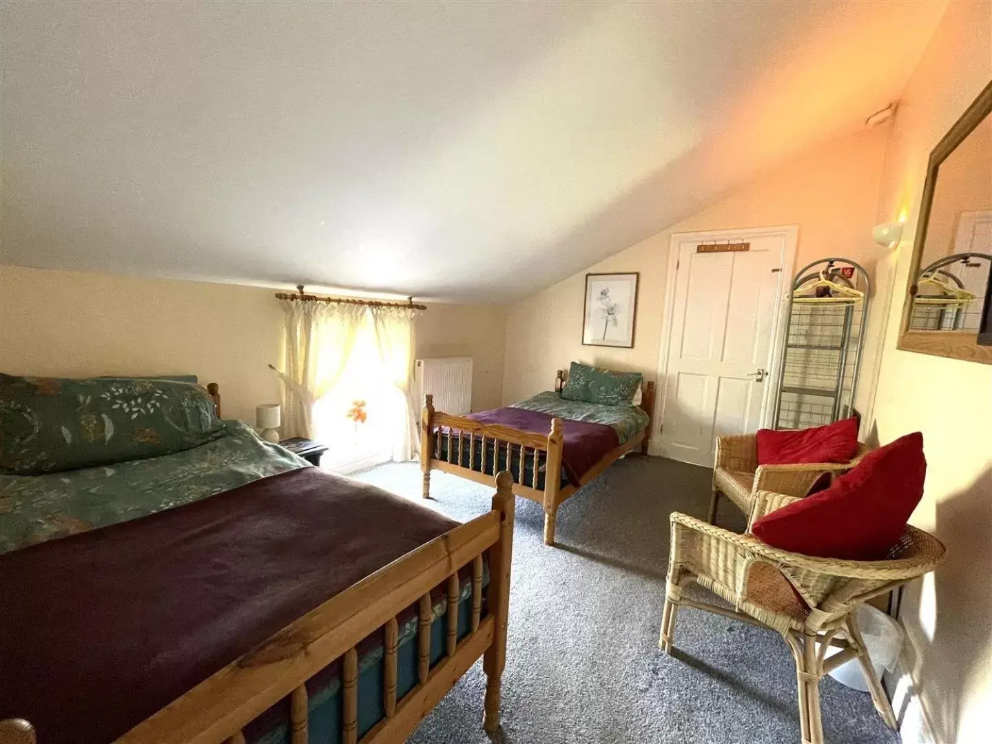 Twin Room with En-Suite and Garden Views in Bryncoch Twin Room with En-Suite and Garden Views in Bryncoch