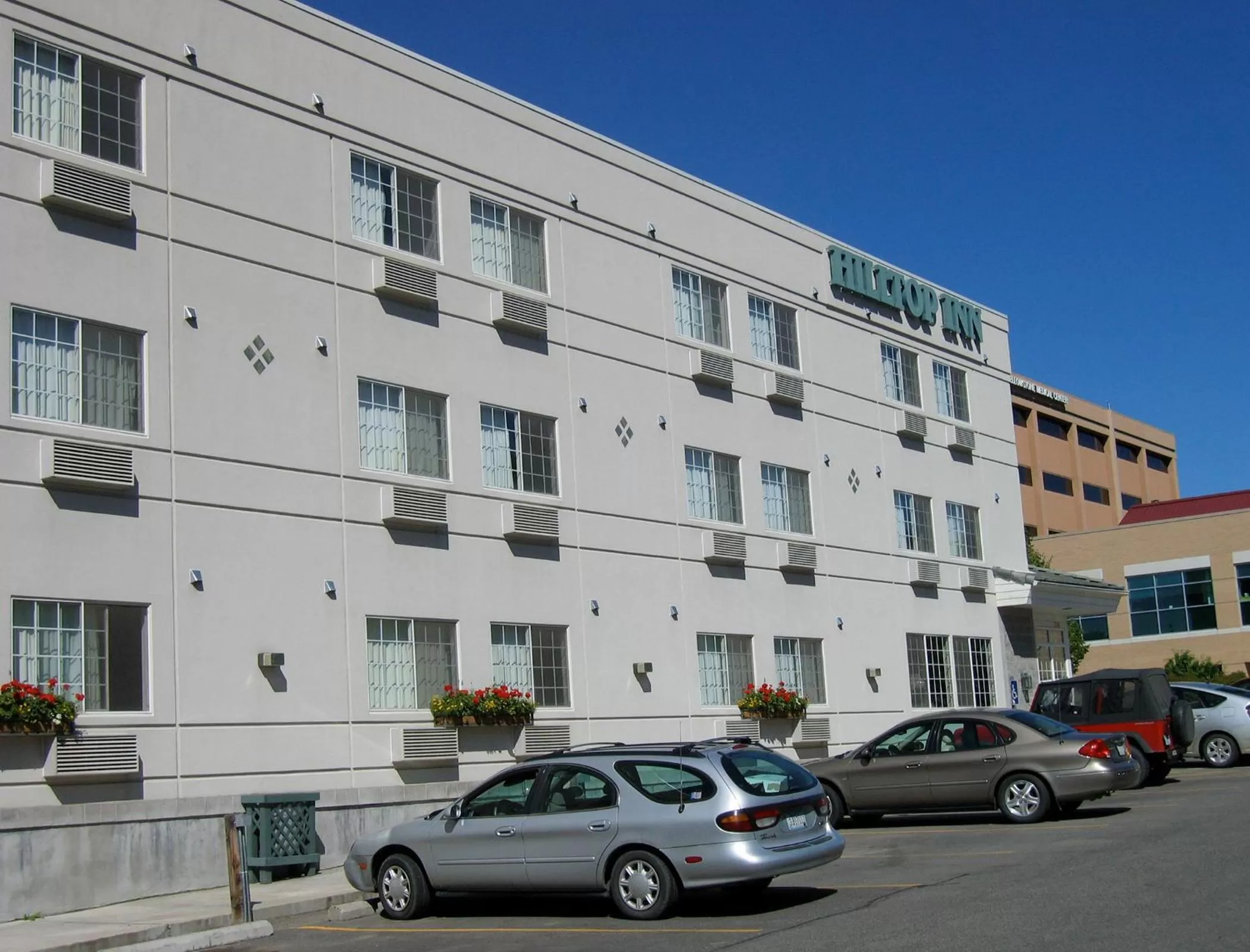 Facade/entrance in Hilltop Inn by Riversage