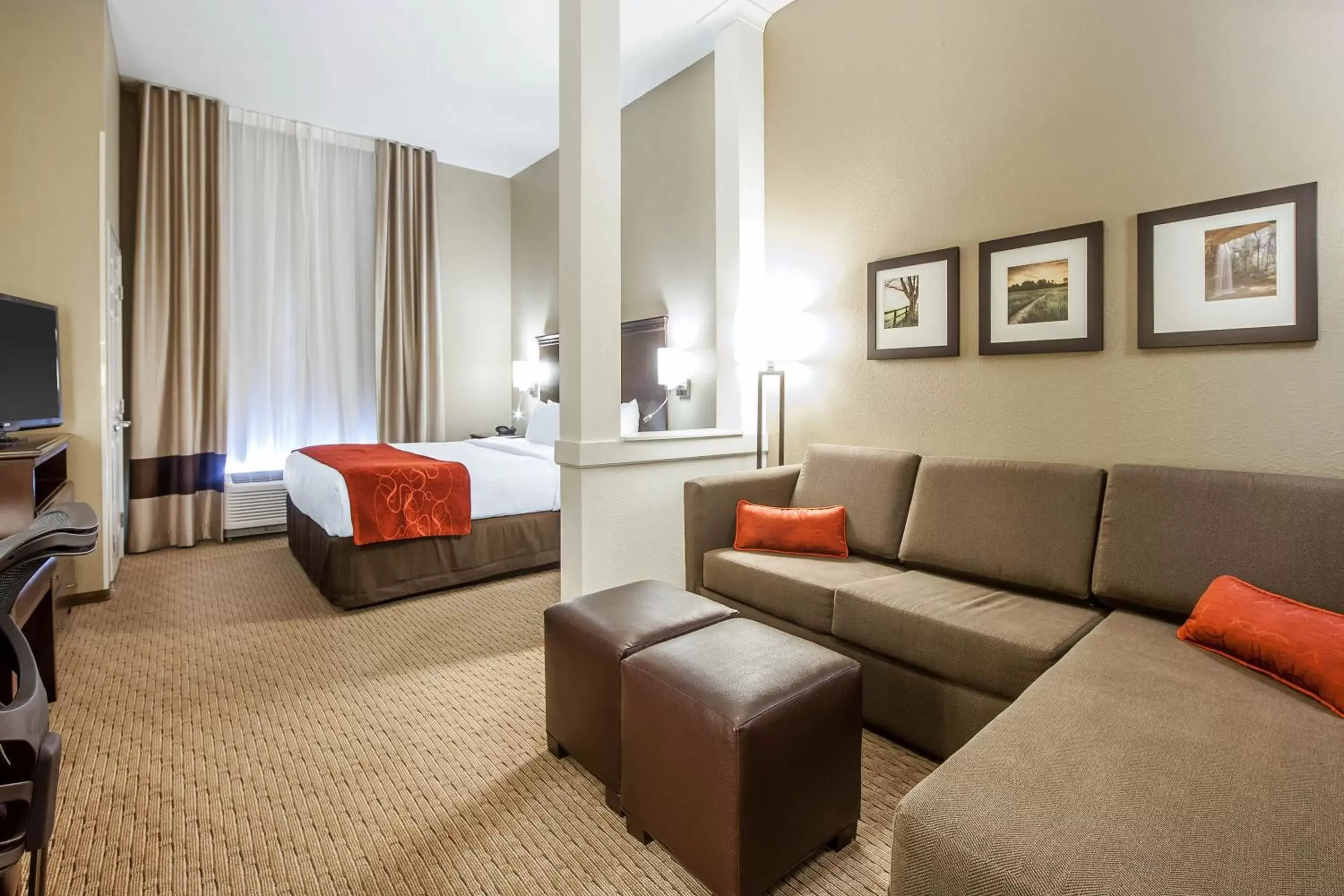 Guests, Seating Area in Comfort Suites Marietta-Parkersburg