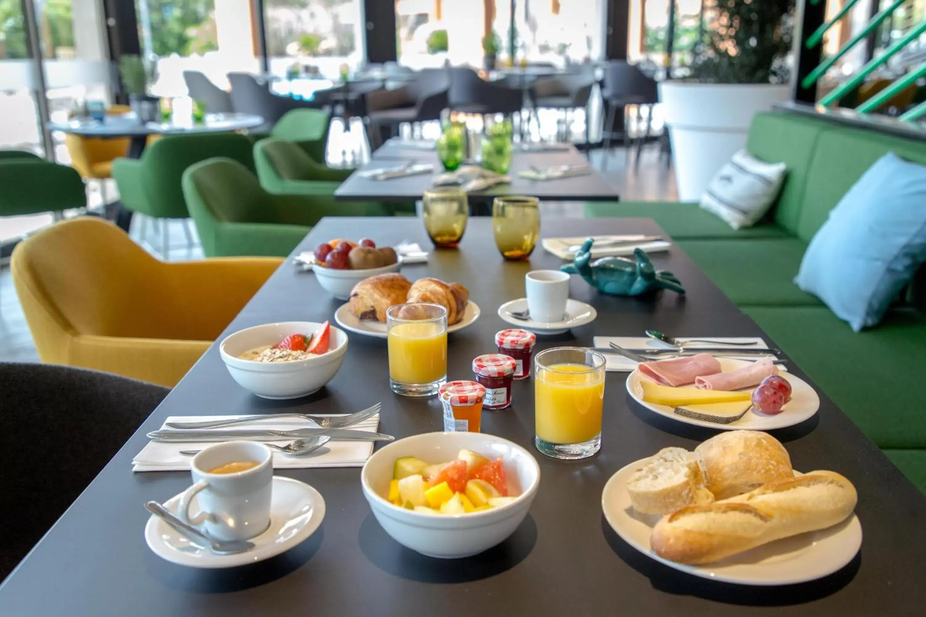 Buffet breakfast, Breakfast in Mercure Hyères Centre Côte d'Azur