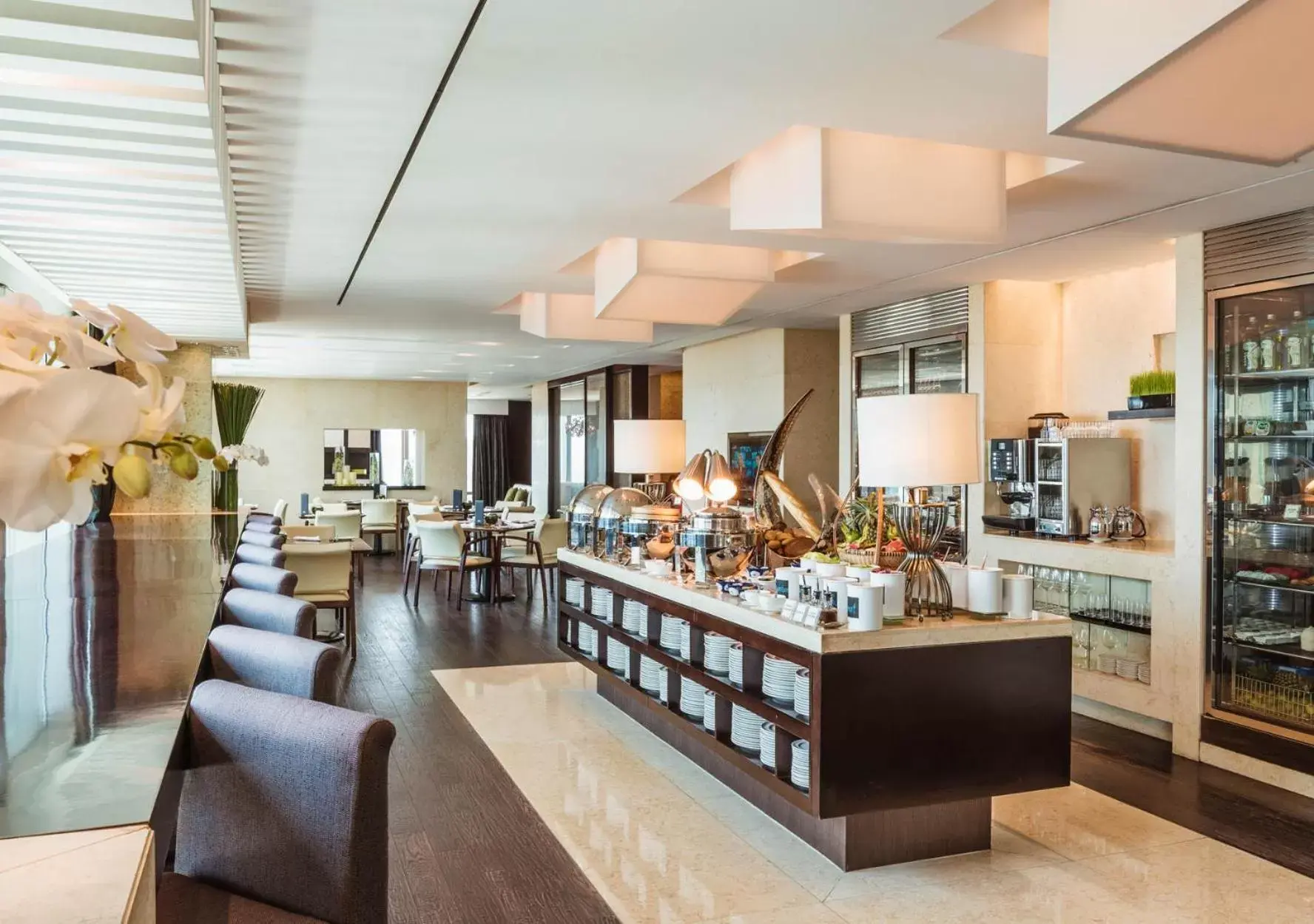 Lounge or bar, Restaurant/Places to Eat in InterContinental Saigon, an IHG Hotel