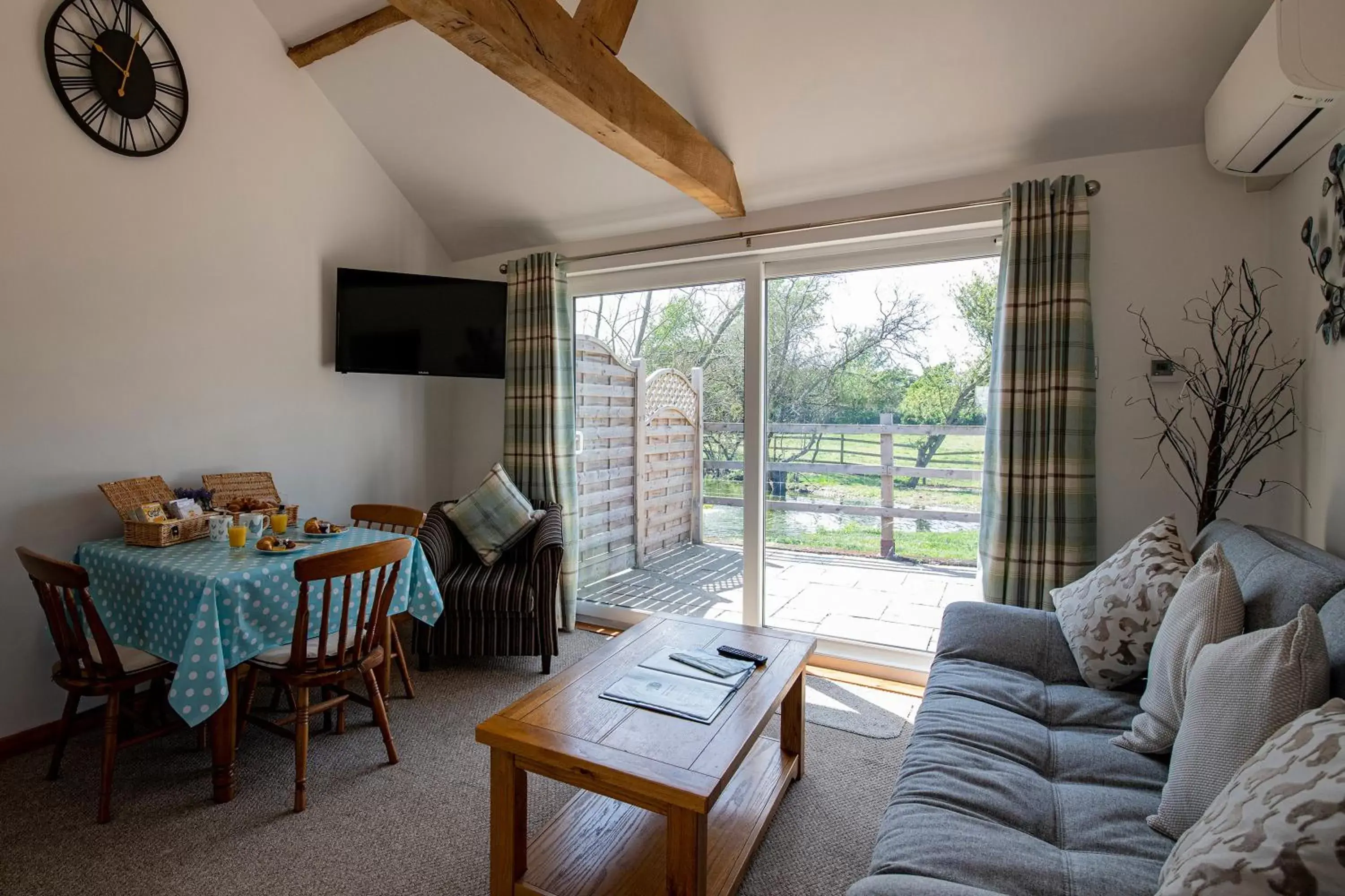 Bedroom, Seating Area in Baileys Farm