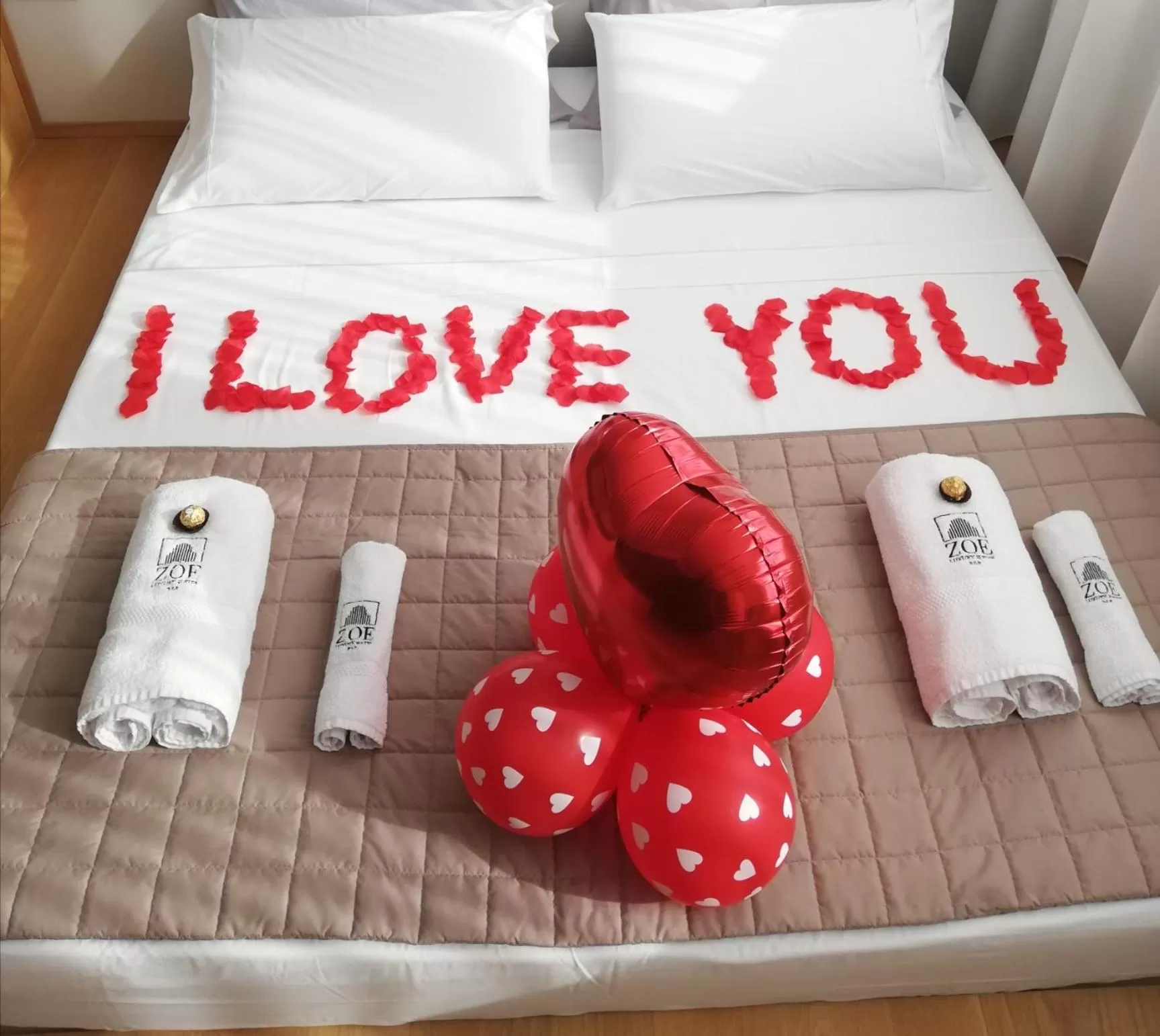 Bed in ZOE LUXURY SUITES