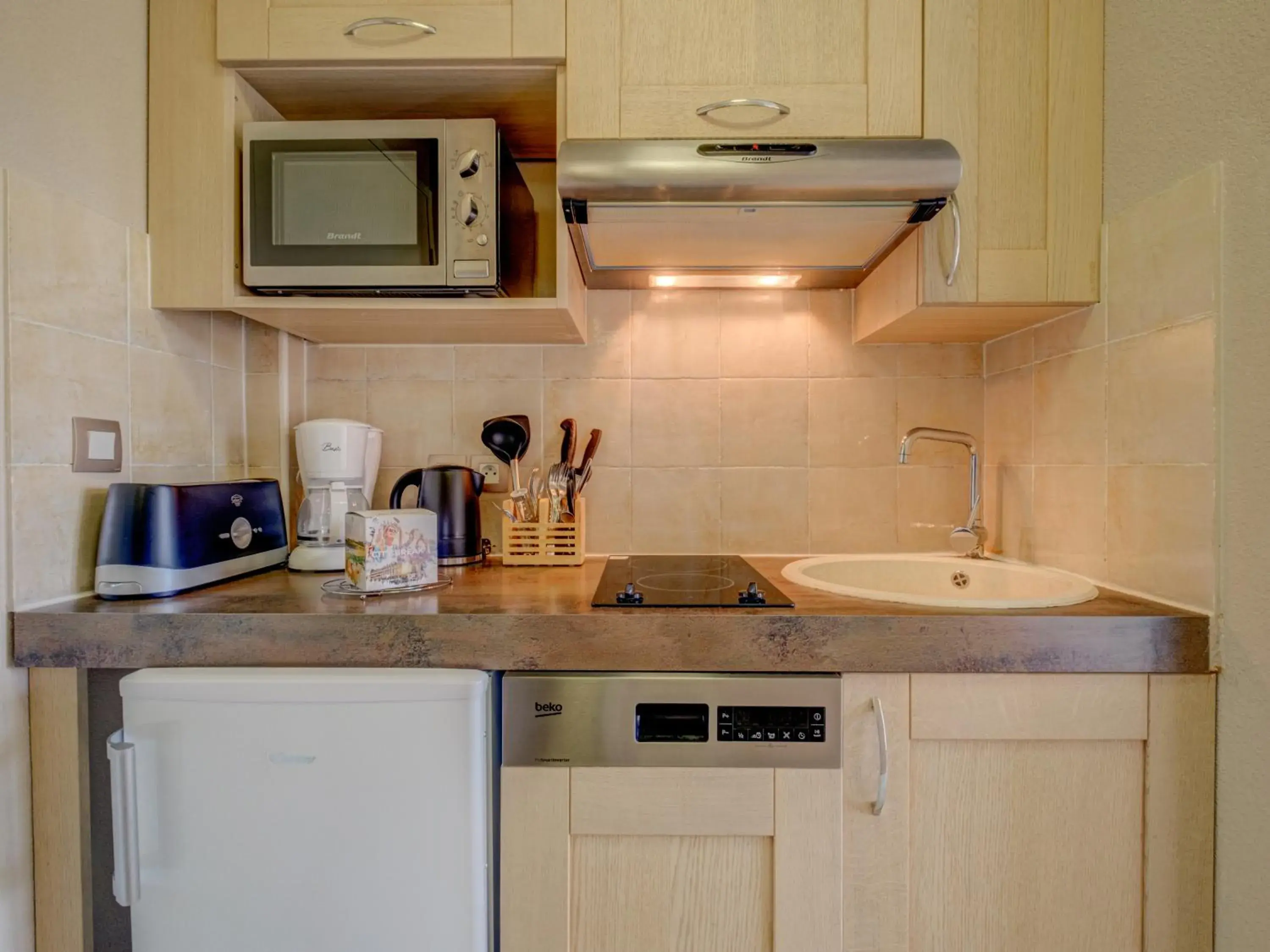 Kitchen or kitchenette, Kitchen/Kitchenette in Vacancéole  Le Domaine de Camiole