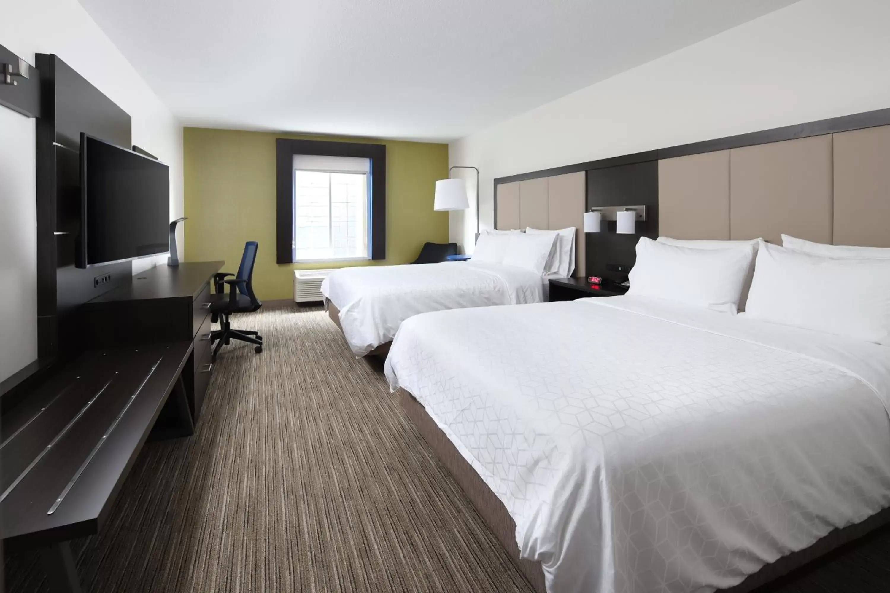 Photo of the whole room, Bed in Holiday Inn Express Grand Rapids Southwest, an IHG Hotel